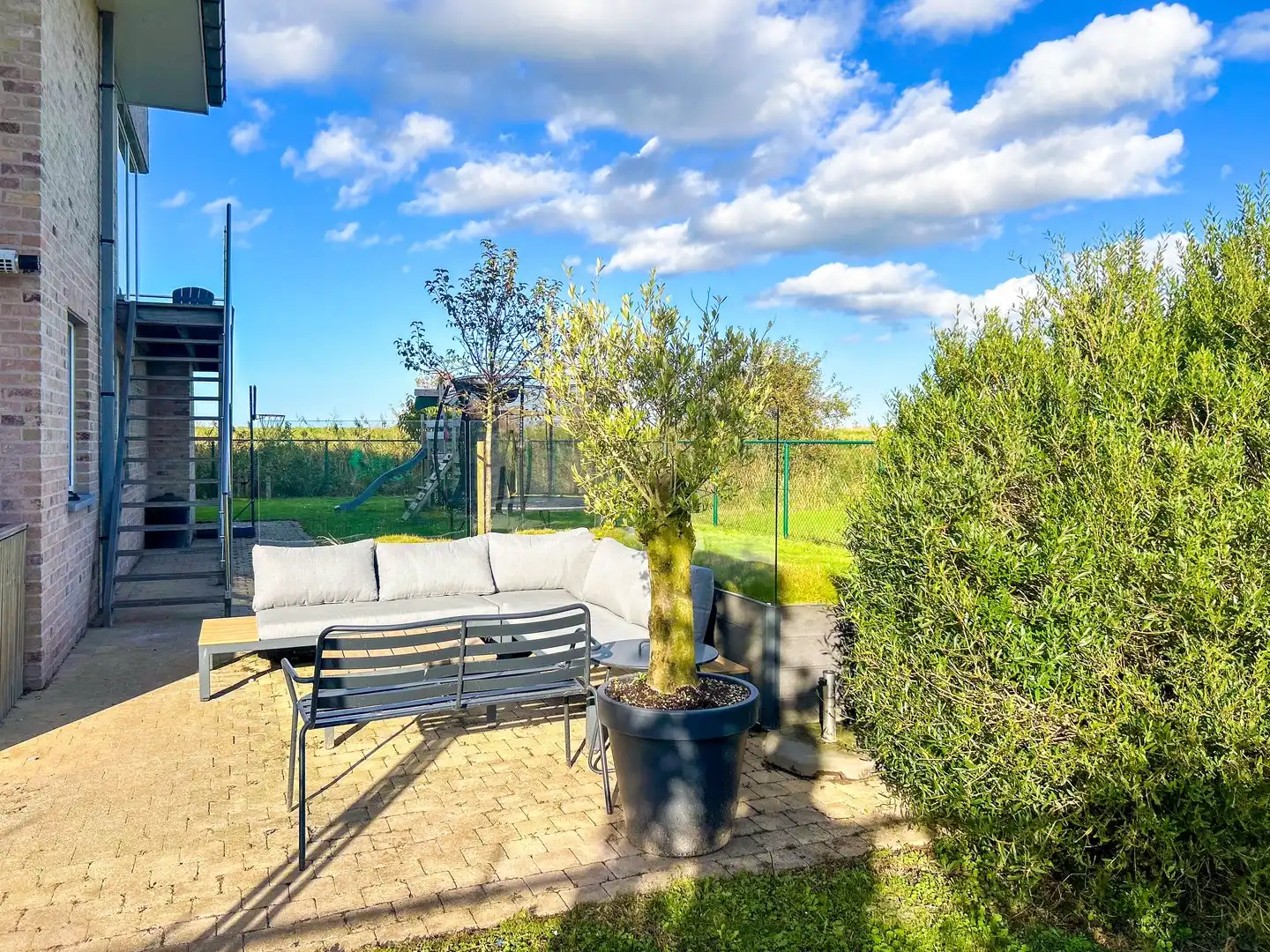 Ruime koppelwoning met waanzinnig zicht over spaarbekken en EPC A foto 17