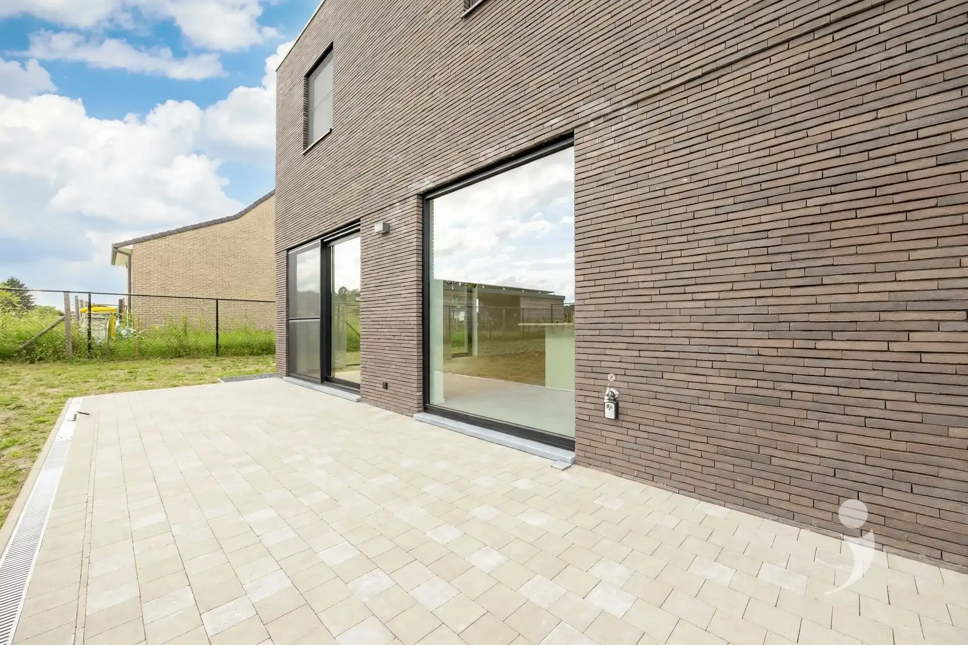Nieuwbouwwoning met 4 slaapkamers en twee badkamers! foto 27