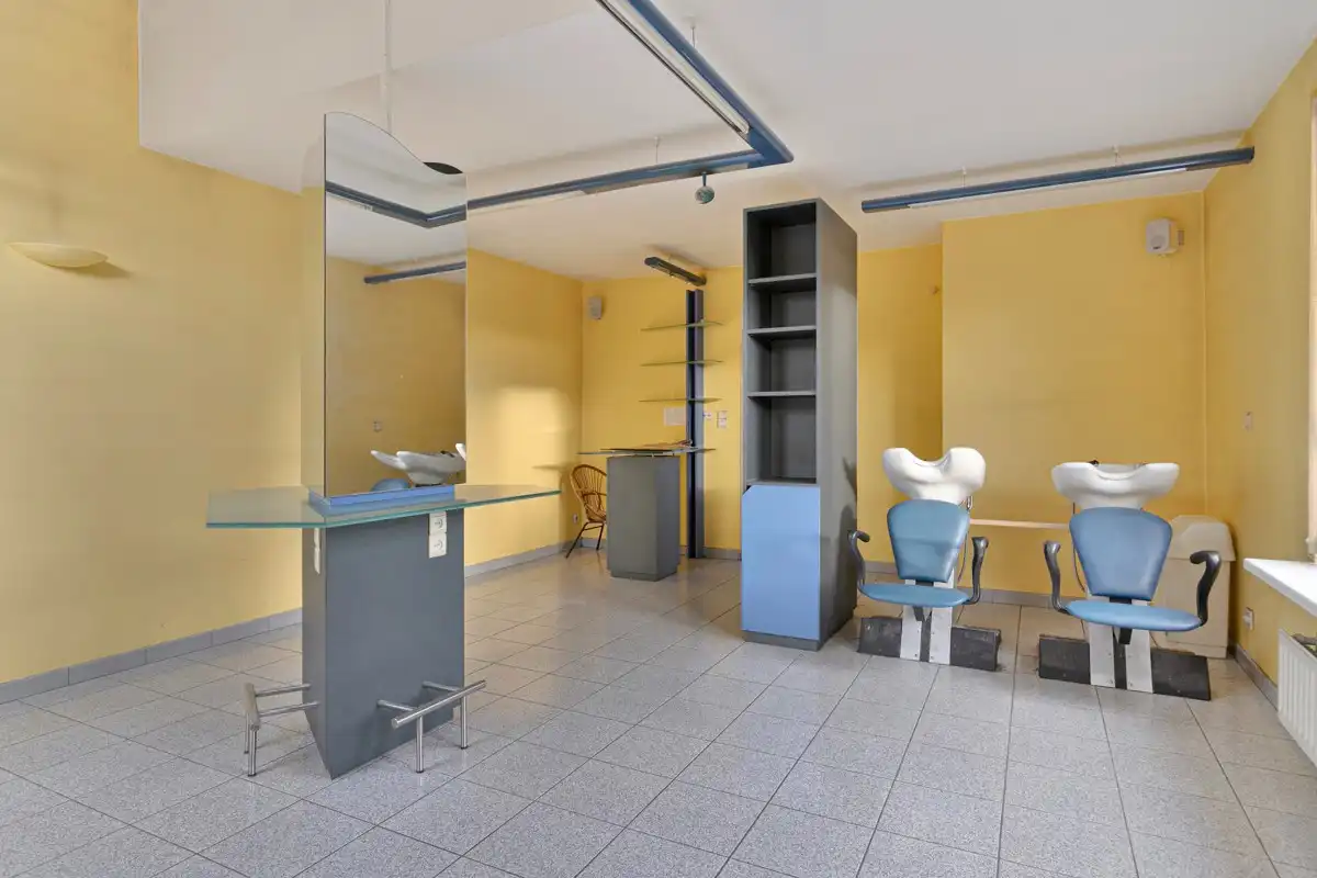 Ruime woning met thuiskantoor te Lendelede foto 9