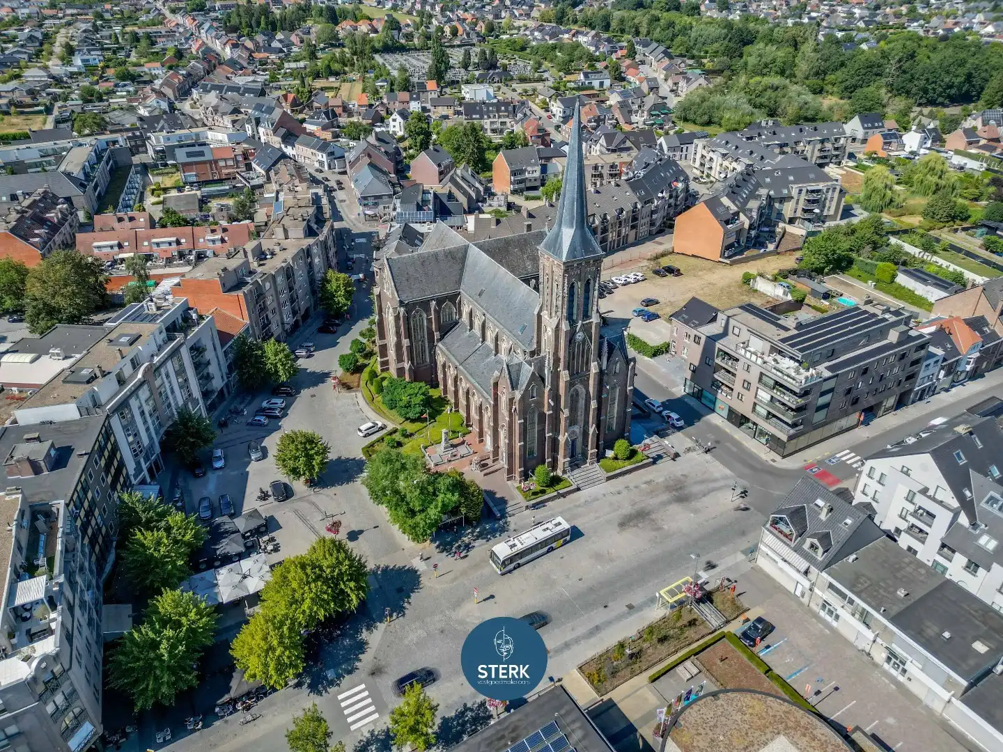 APPARTEMENT MET VERHUURDE STUDIO + 2 GARAGES IN HET CENTRUM VAN LANAKEN !  foto 4