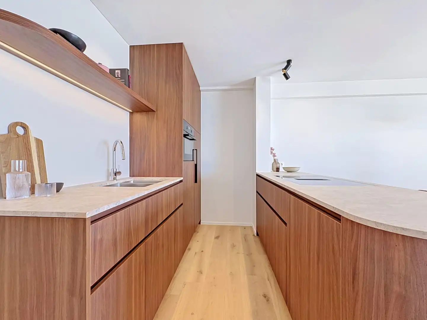 Gerenoveerd appartement op de zeedijk van Koksijde. foto 3