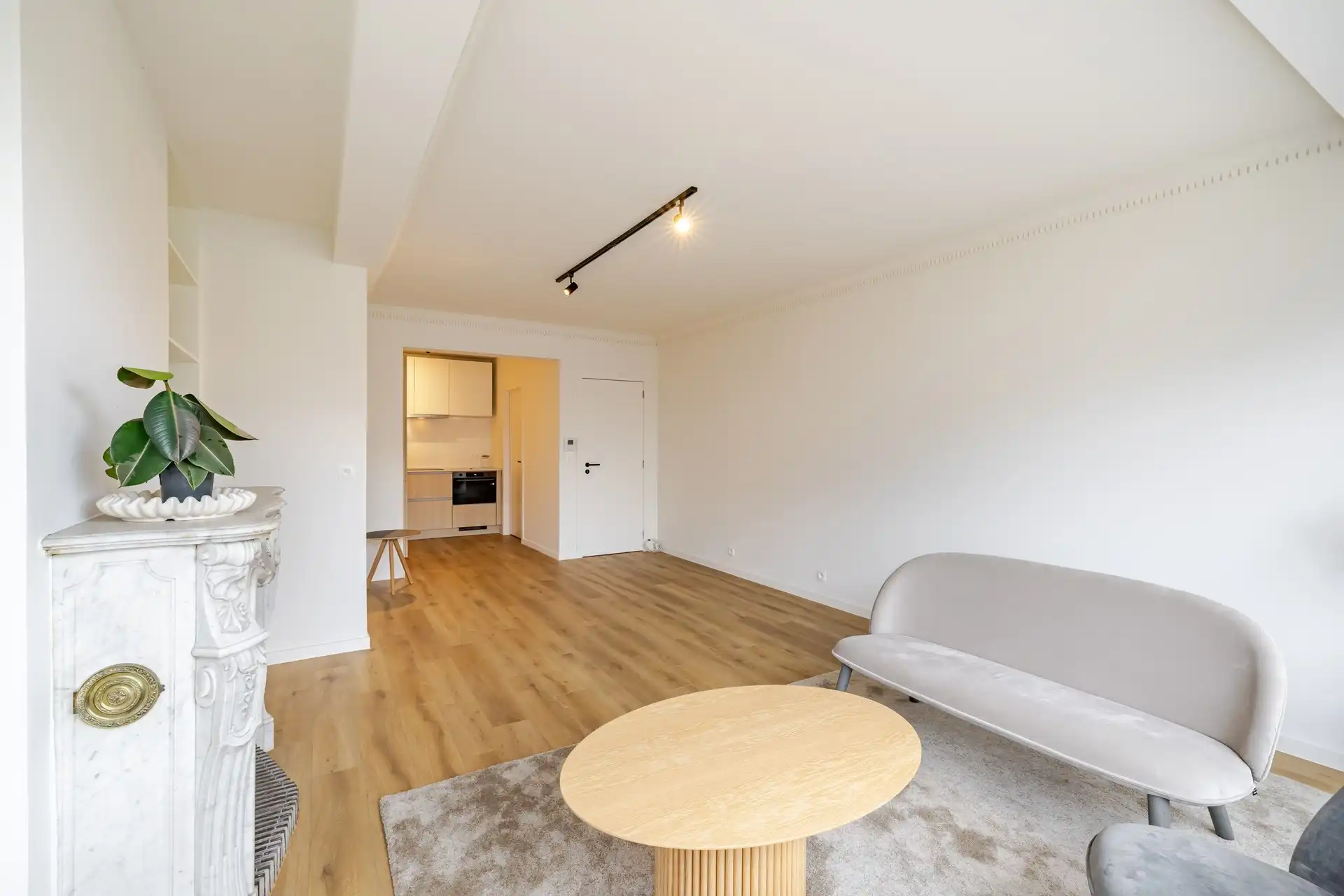 Volledig gerenoveerd 2 slaapkamerappartement in hartje Aalst foto 4
