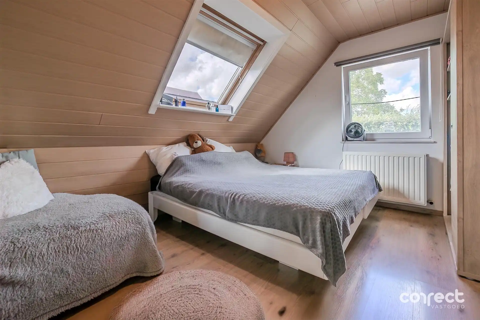 Op een perceel van 1.023 m² bevindt zich deze ruime villa met vier slaapkamers, rustig gelegen in Pervijze.  foto 6