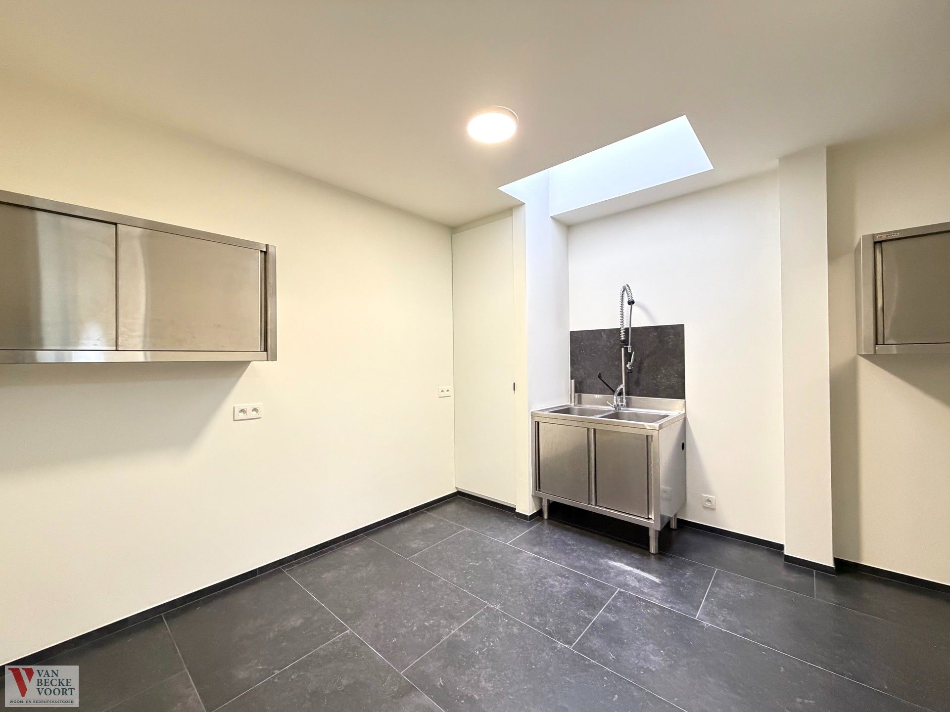 Handelsgelijkvloers 53 m² + kelder 58 m² foto 5