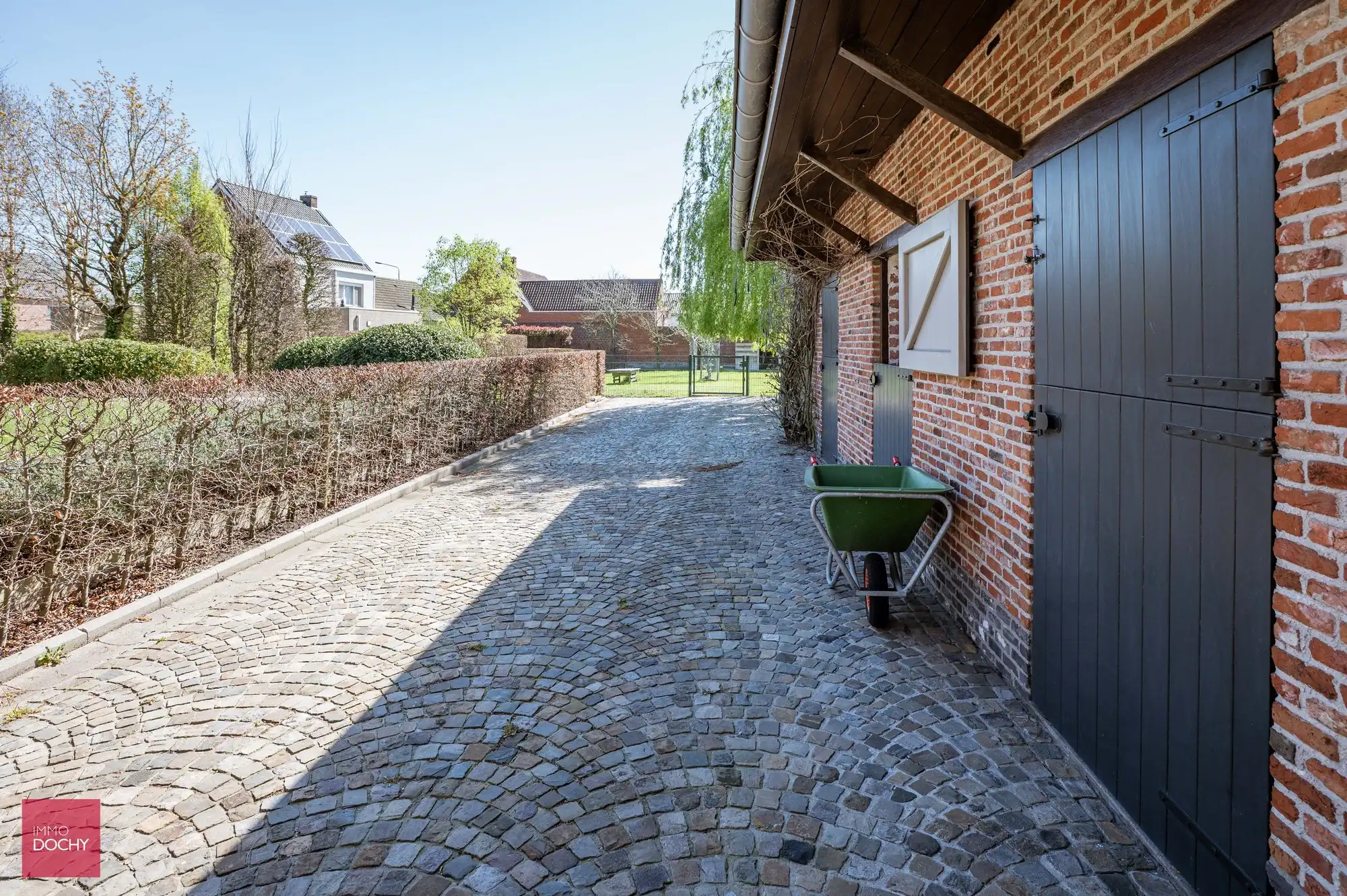 Instapklare ruime villa met grote garage en bijgebouw foto 18