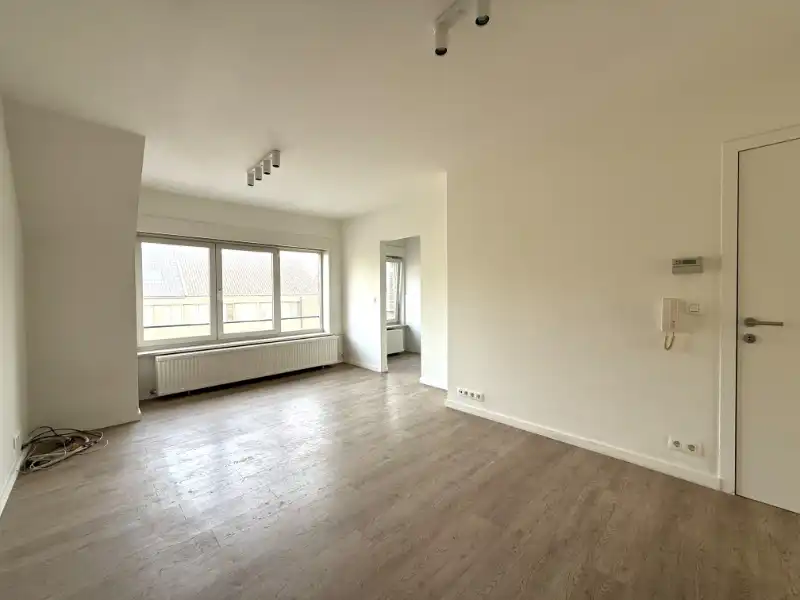 Rustige gelegen gerenoveerd appartement met terras foto 3