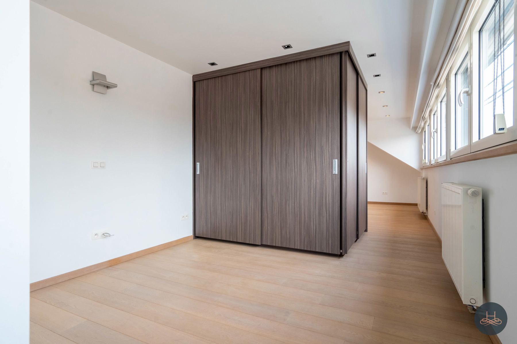 Ruim appartement met grote garage foto 13