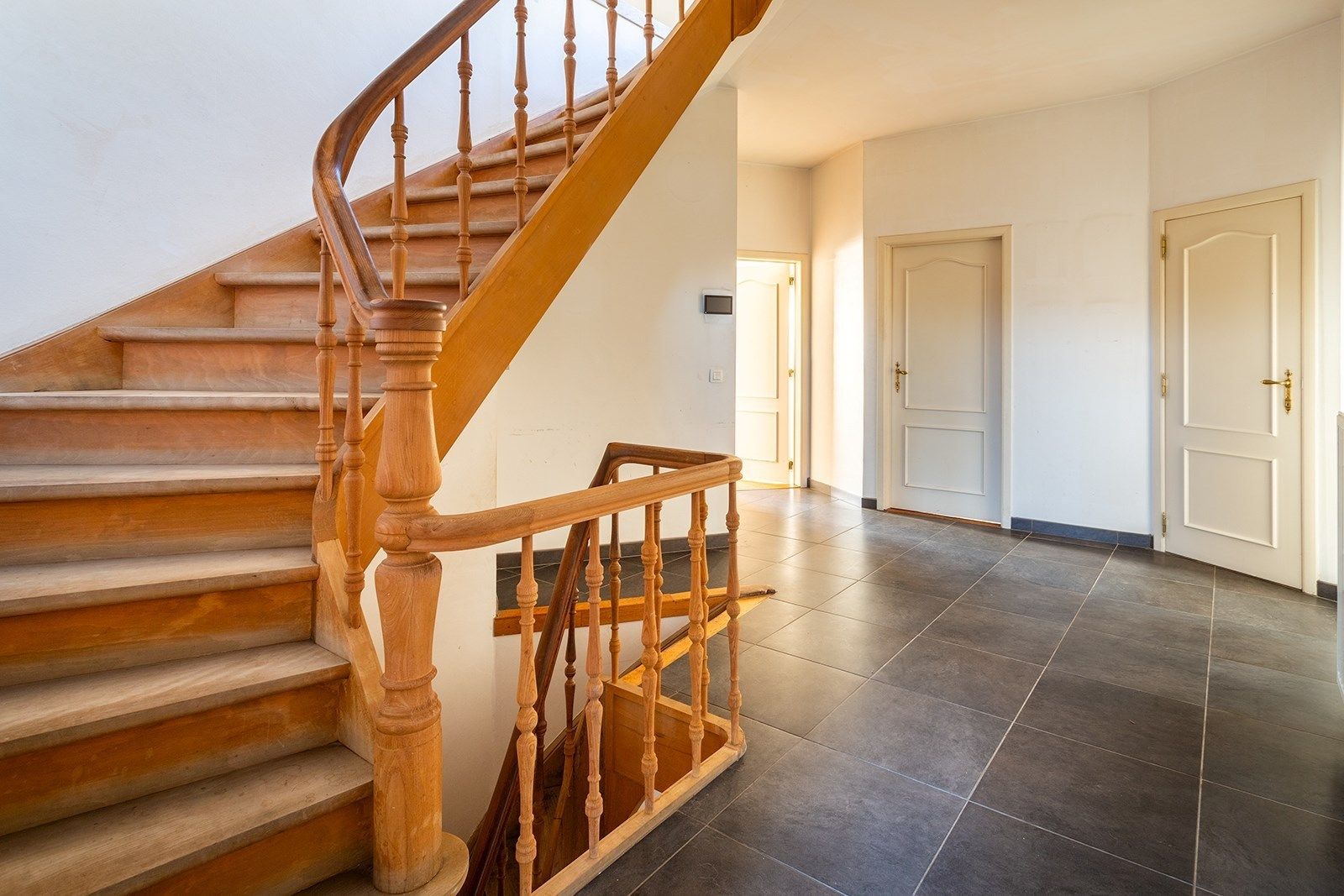 Charmante herenwoning of kantoorgebouw met zicht op de Waalsekaai foto 19