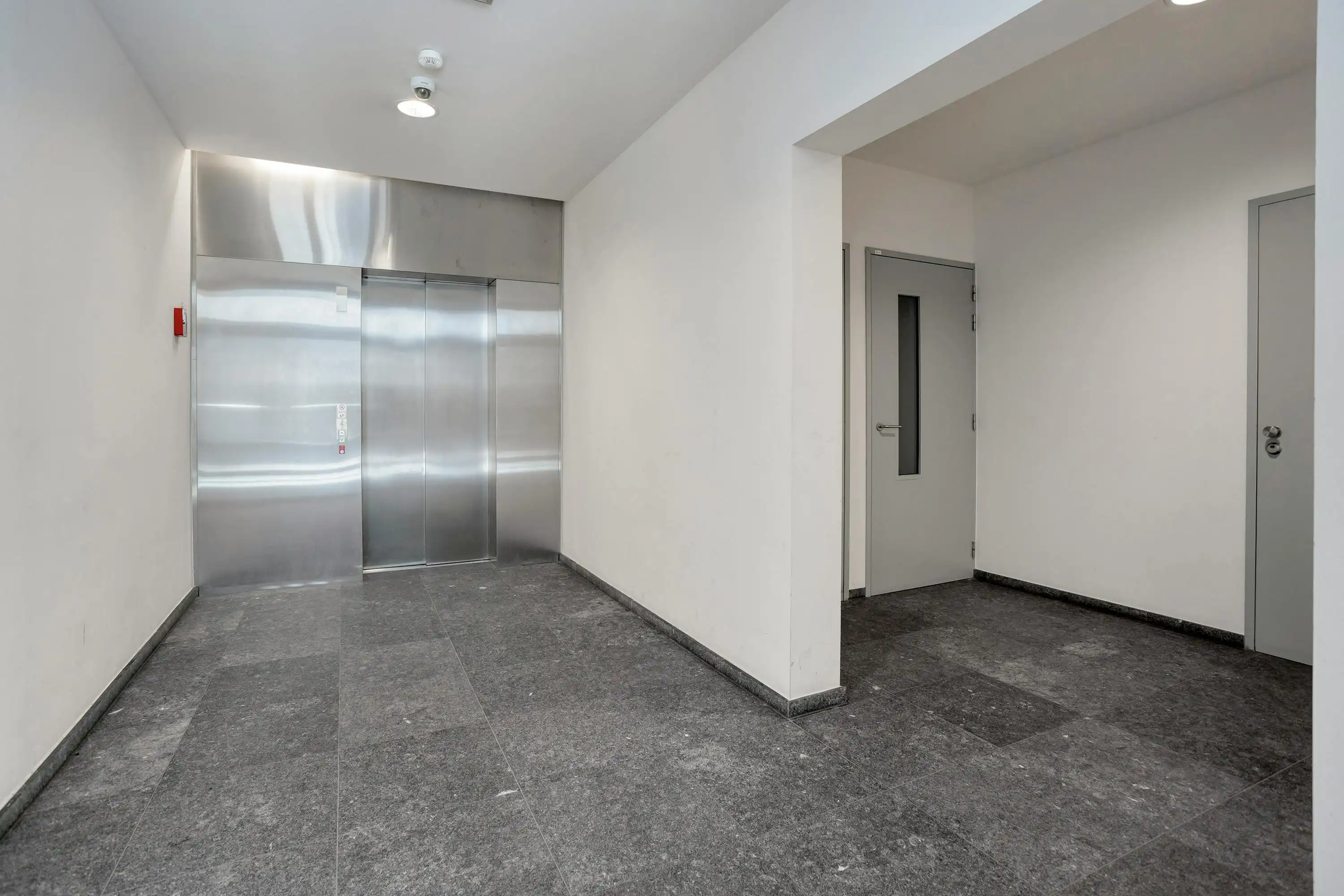 Lichtrijk appartement met ruim terras te koop in Antwerpen foto 5