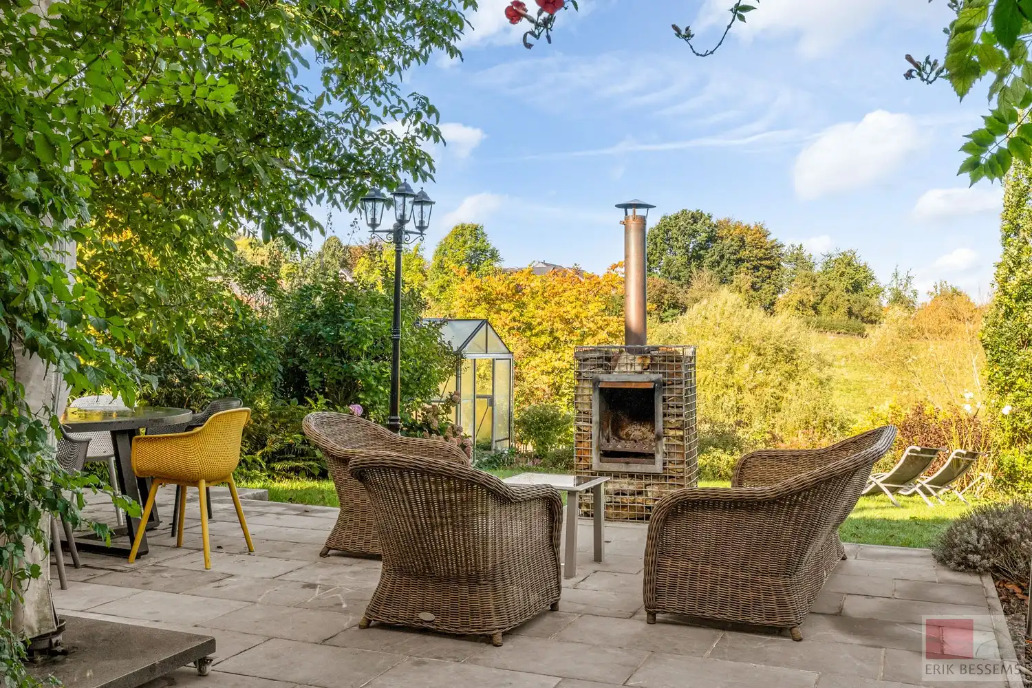 Indrukwekkend en uiterst charmant vakwerk landhuis, Veurs 31 te Sint-Martens-Voeren hartje Voerstreek. foto 12