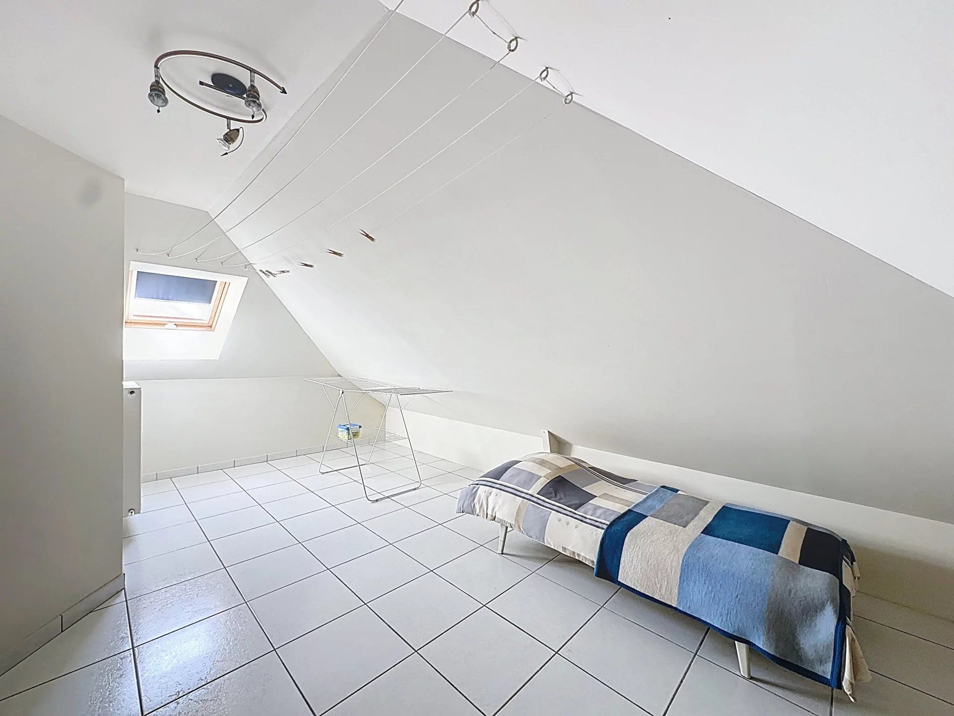 Mooie, vrijstaande woning gelegen op een perceelsgrootte van 9 are, met maar liefst 4 slaapkamers en een ruime dubbele garage. foto 26