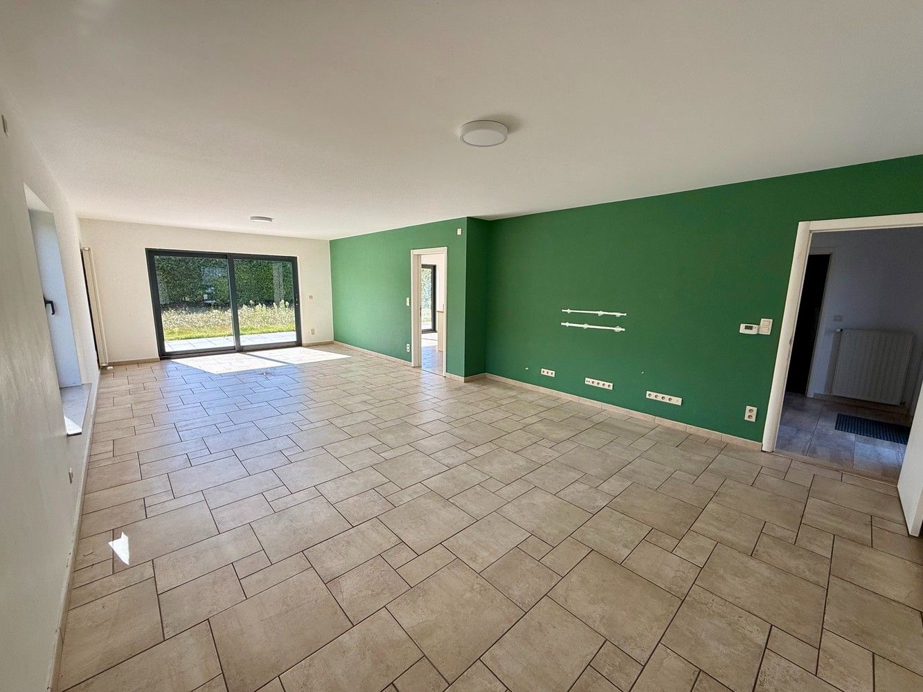 Ruime villa met 4 slaapkamers te huur! foto 3