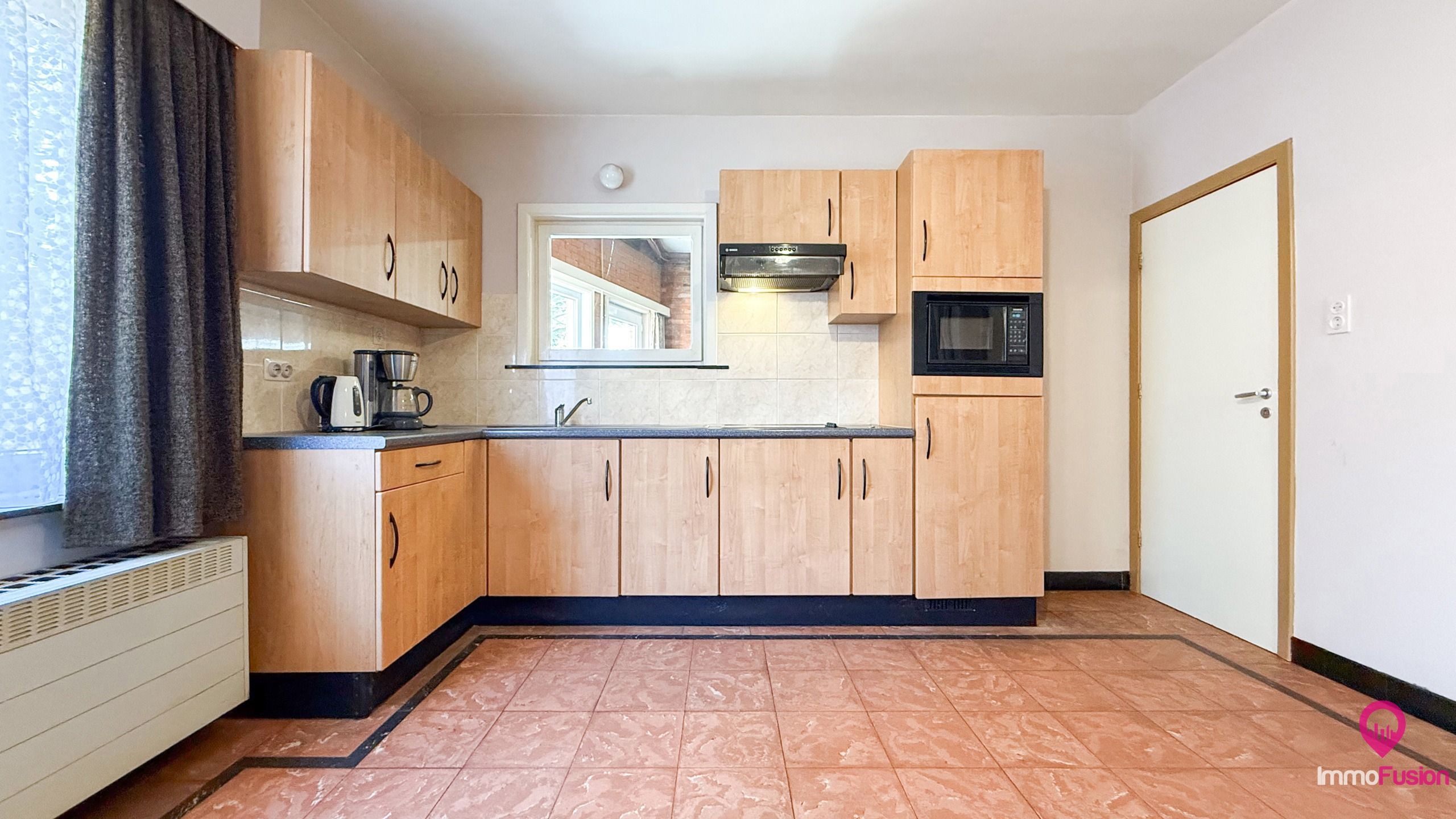 Splitlevel woning met 3 slaapkamers en ruime werkplaats!  foto 9