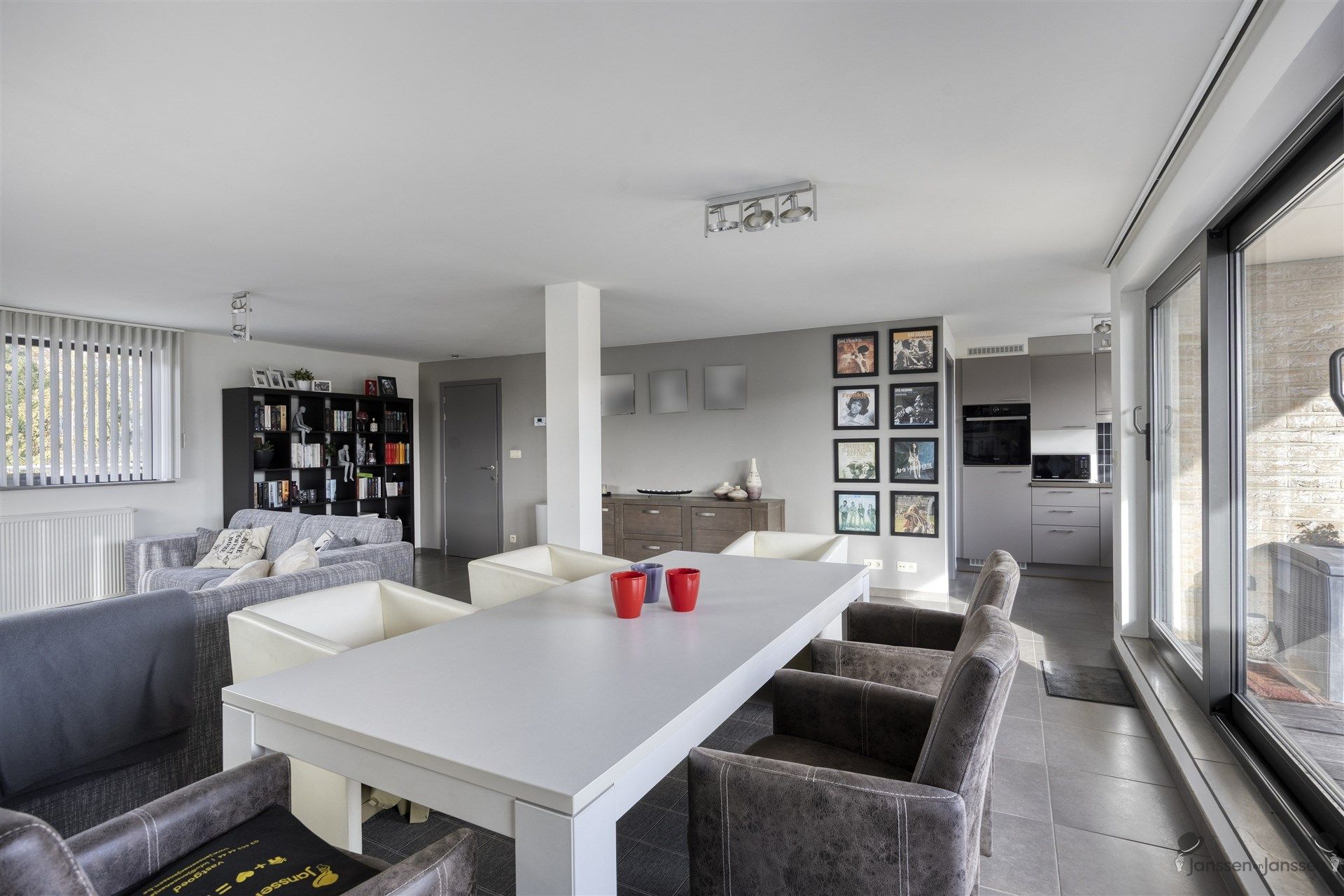 Instapklaar duplex appartement met 3 slaapkamers te Heppen (Leopoldsburg) foto 6