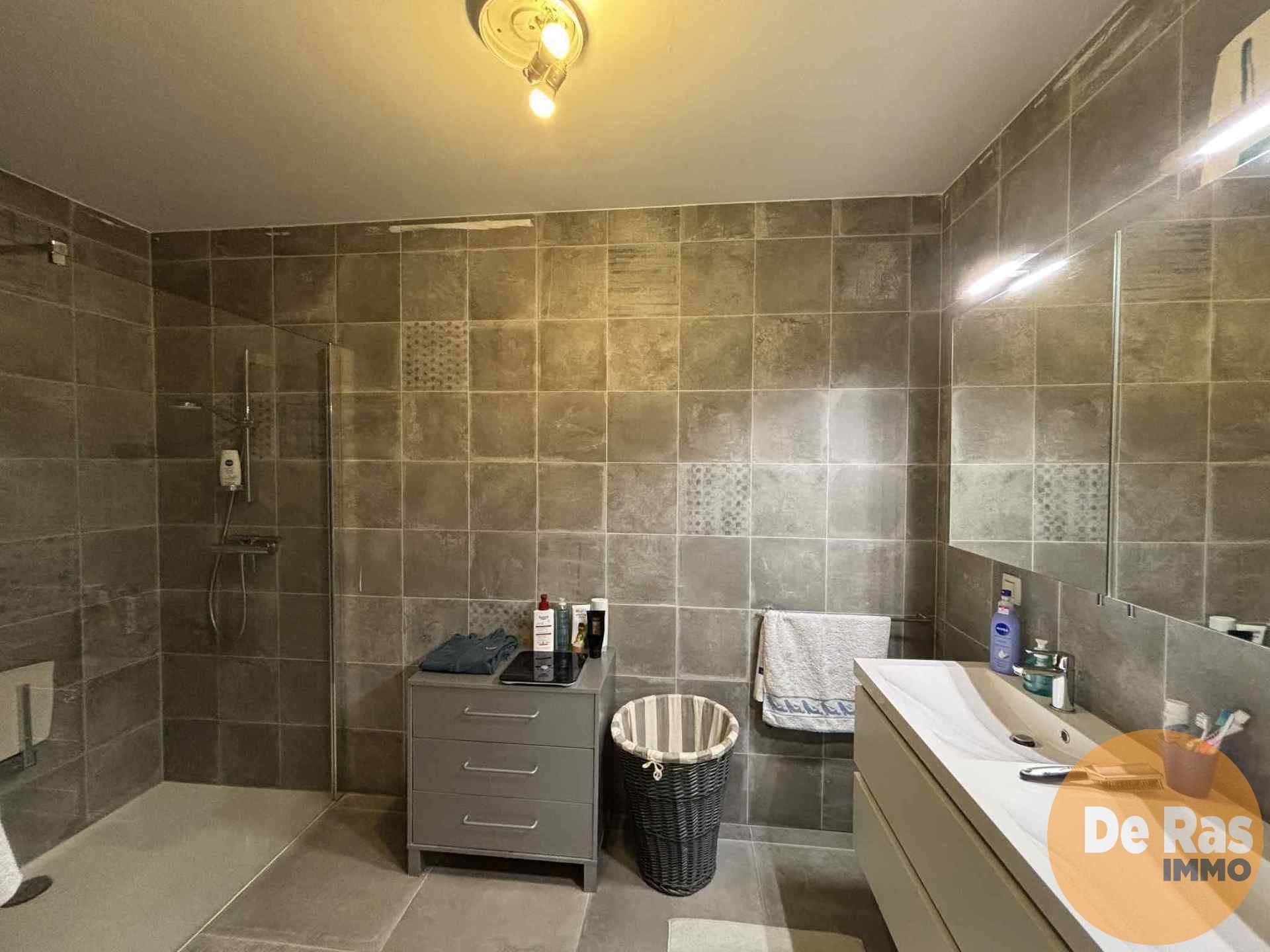 HERZELE - Recent appartement op rustige locatie foto 10