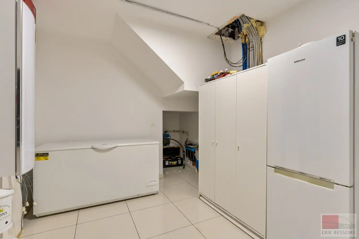 Prachtige en ruime woning met een woonoppervlakte van ca. 277 m², gebouwd in 2018 met vloerverwarming en voorzien van 5 volwaardige slaapkamers en 3 badkamers foto 7