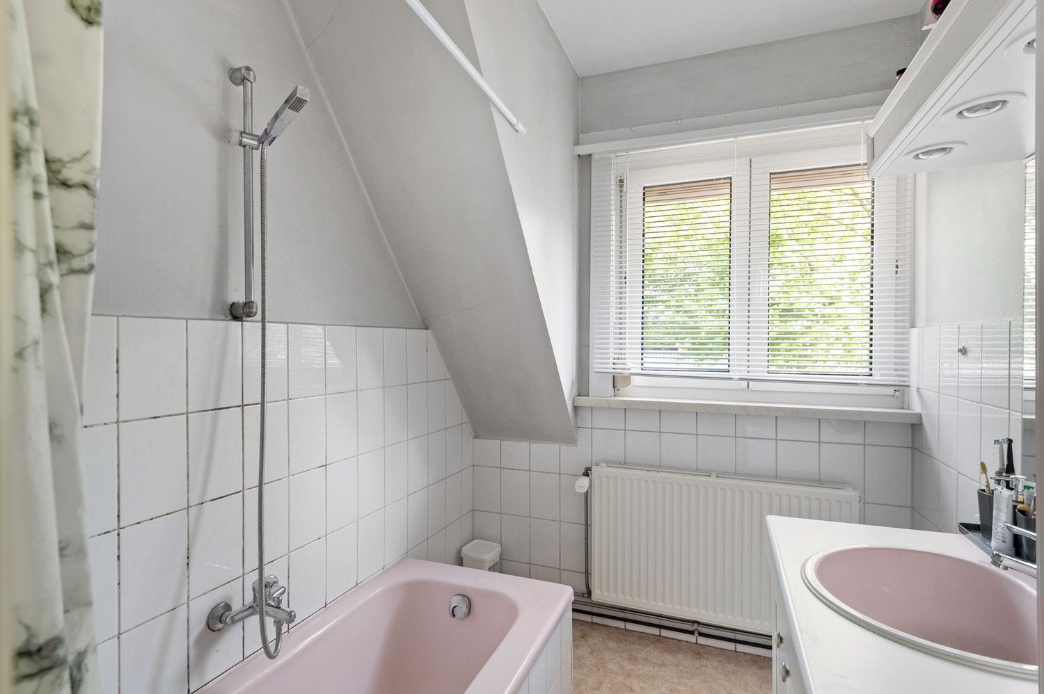 Gezellige woning met 3 slaapkamers, veranda en tuin te koop in top buurt te Ekeren! foto 13