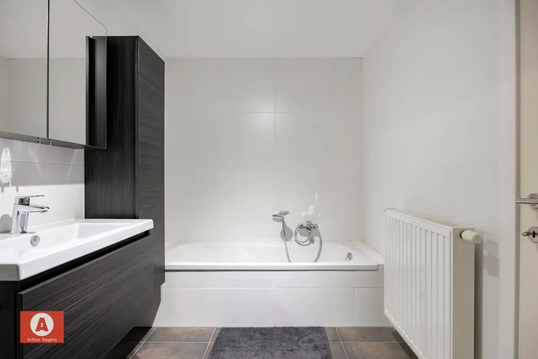 Energiezuinig appartement + autostaanplaats + kelder-berging foto 19