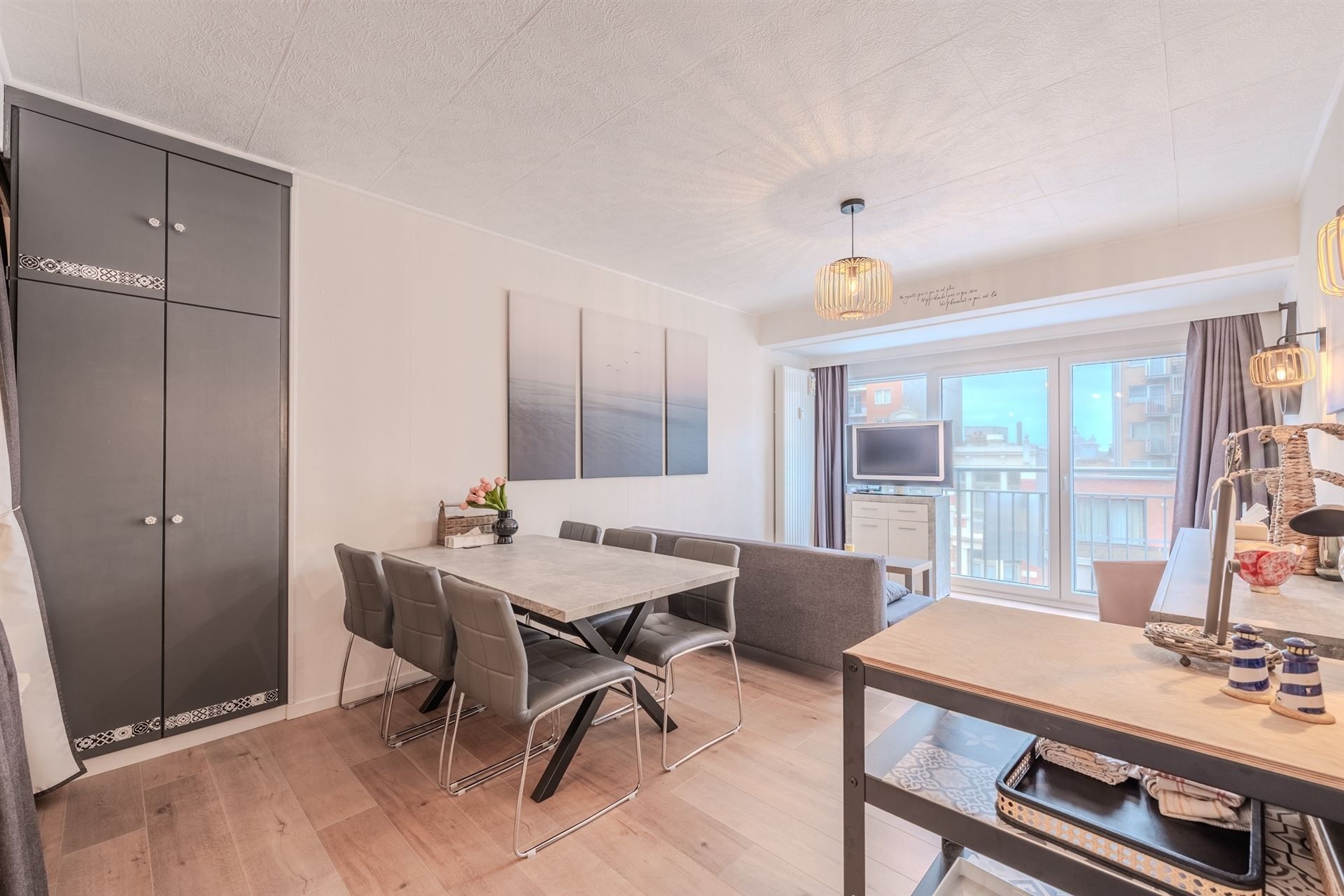 studio foto {{pictureIndex}}