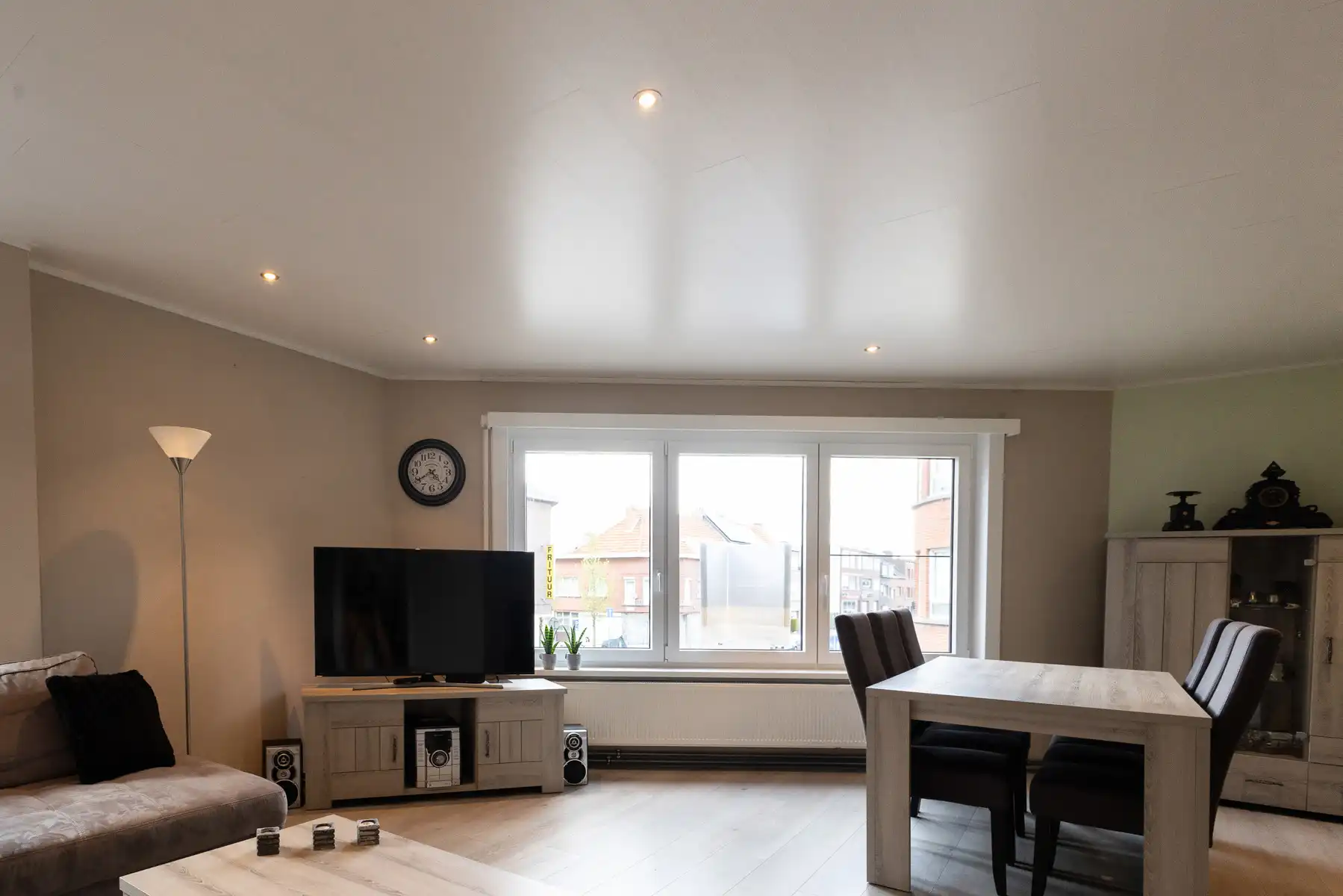 Appartement te koop in Merksem – 2 slaapkamers – lage kosten foto {{pictureIndex}}