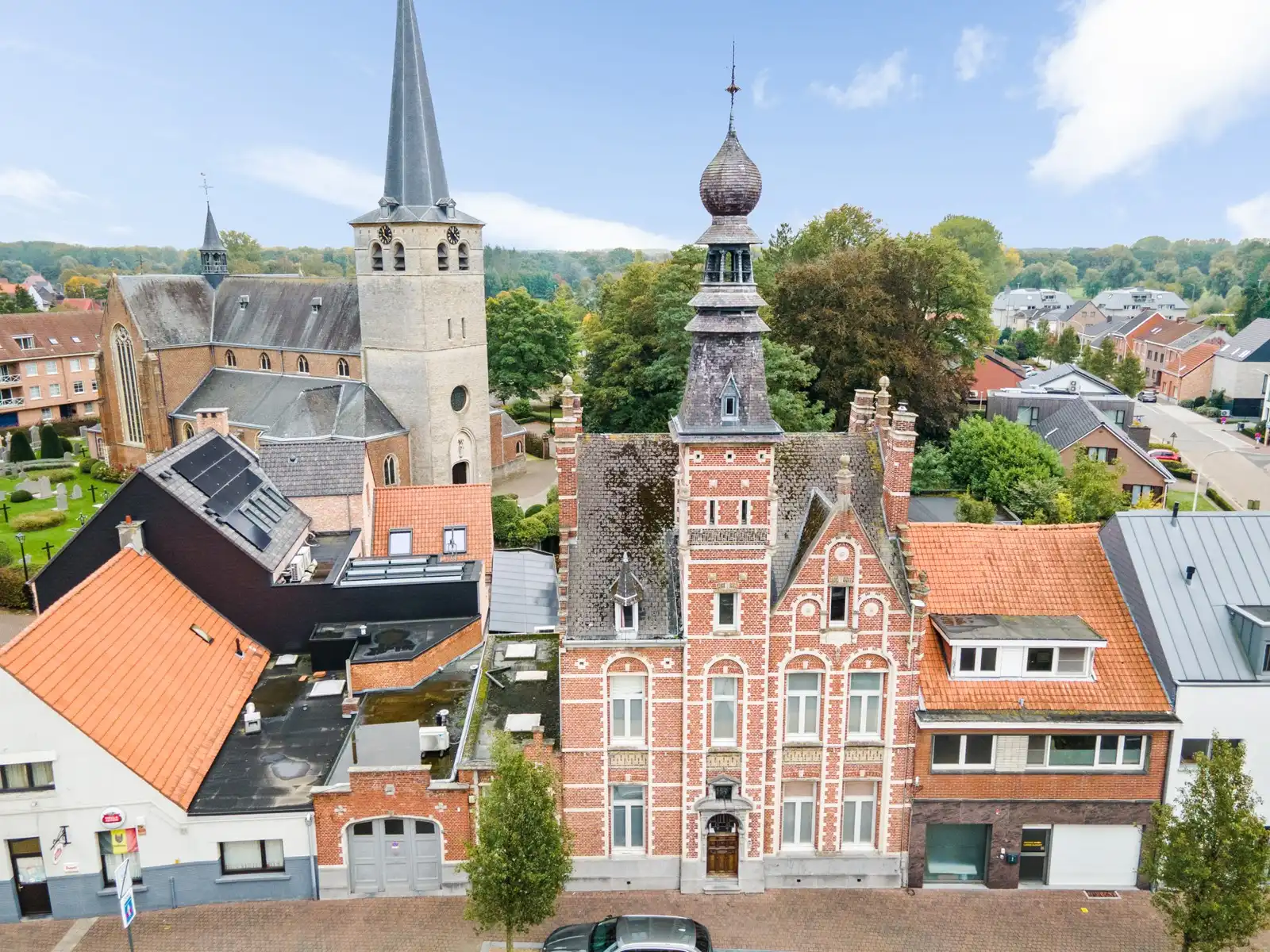 Imposant herenhuis uit 1892 met zwembad foto 3