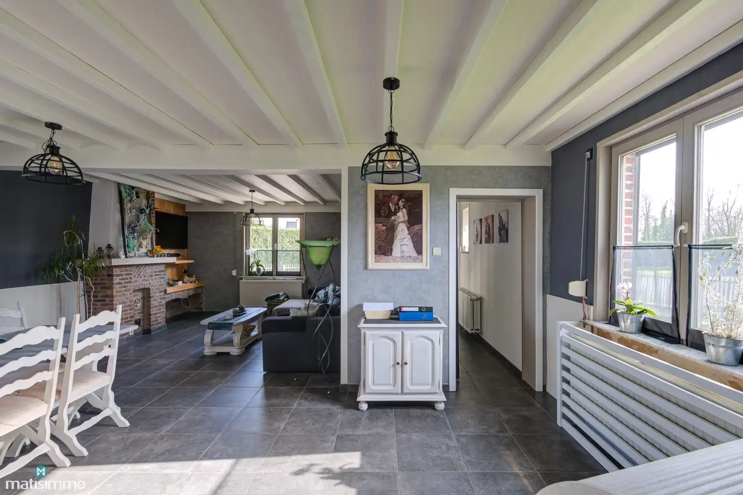 GERENOVEERDE, INSTAPKLARE VRIJSTAANDE WONING MET 3 SLAAPKAMERS IN NEEROETEREN (MAASEIK) foto 2