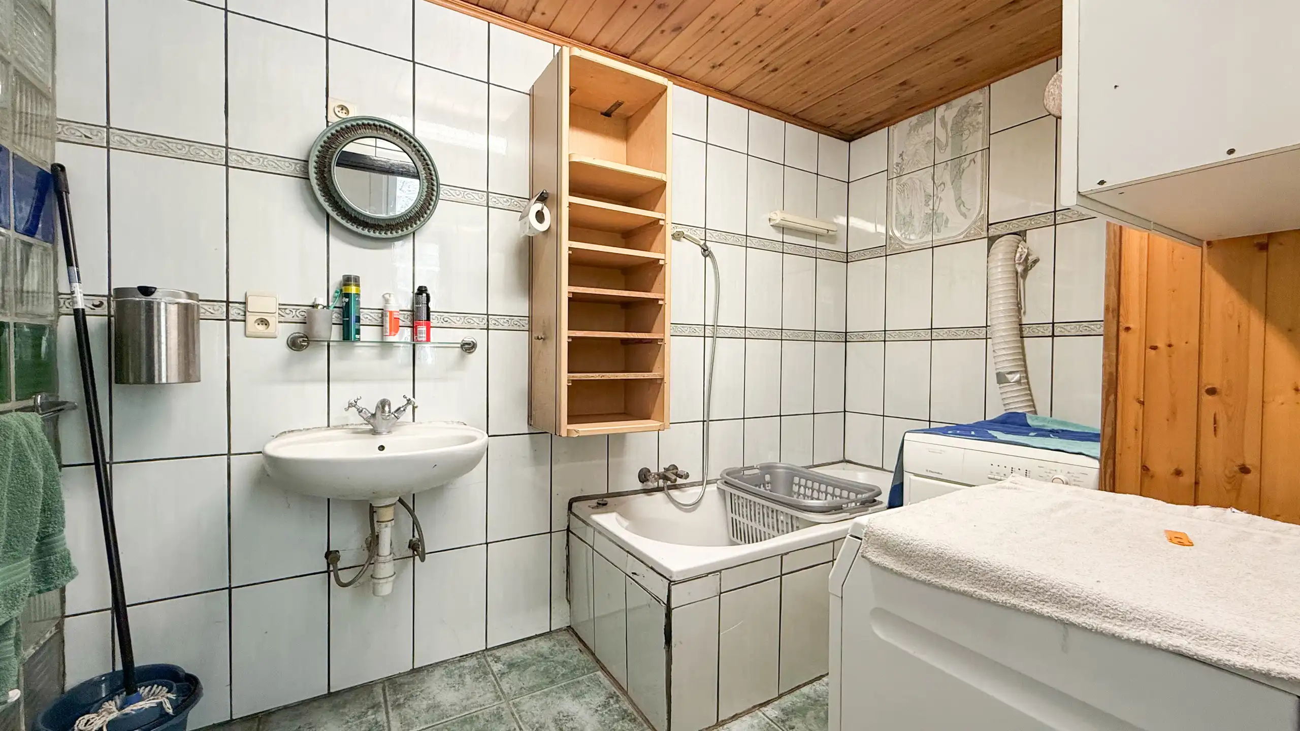 Te renoveren woning met 3 slpkms op ruim perceel van 8a58ca! foto 11