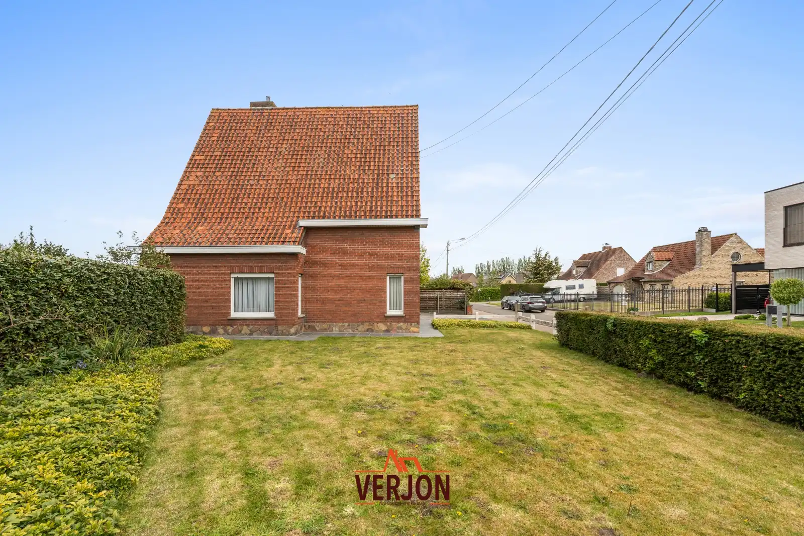 Ruime gezinswoning met 4 slaapkamers, grote garage en zonnige tuin foto 3