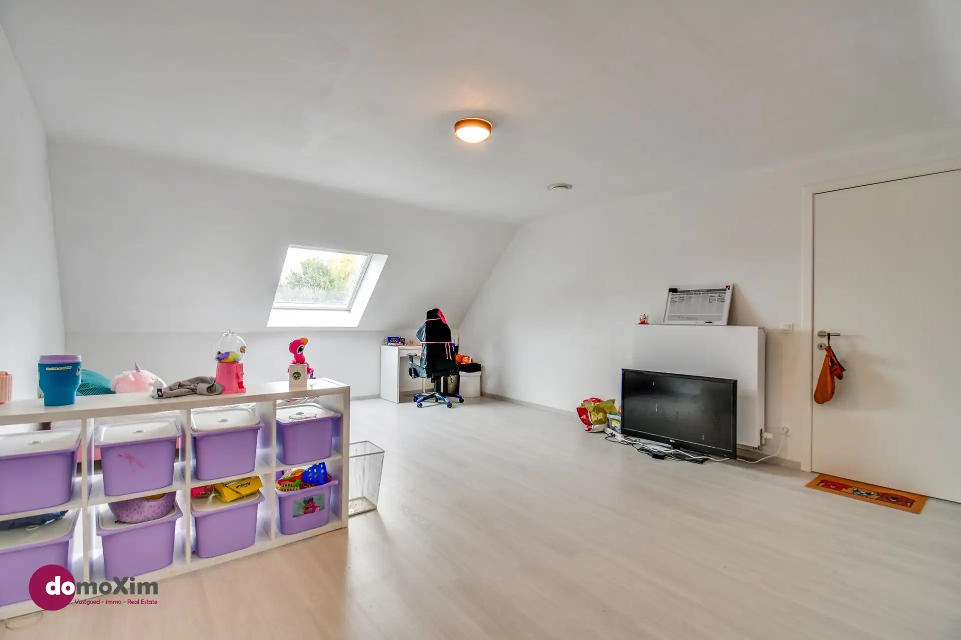 Stijlvolle en energiezuinige woning met 4 slaapkamers in een rustige woonwijk foto 17