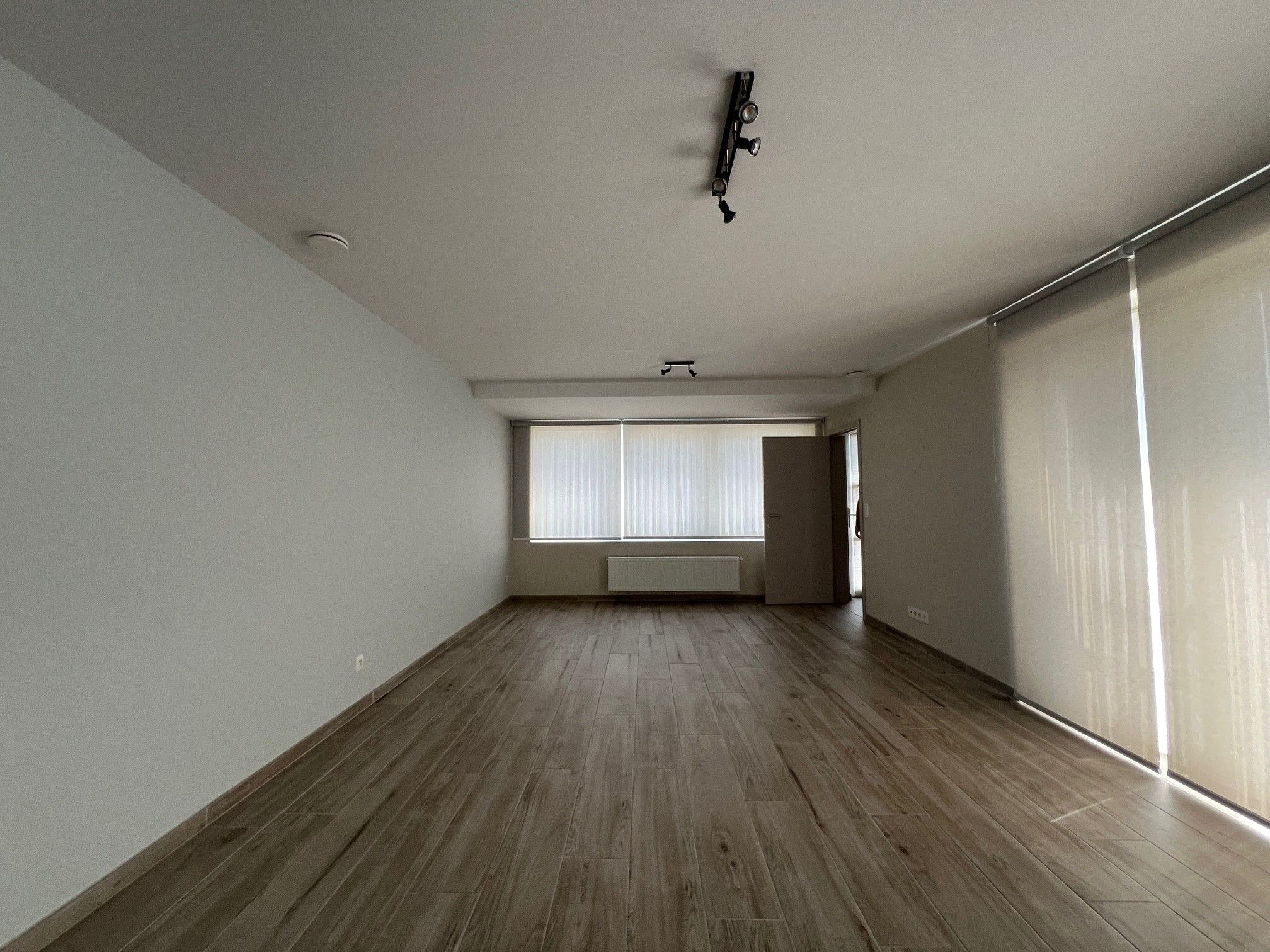 Instapklaar gelijkvloers appartement met 2 slaapkamers en tuin. foto 4