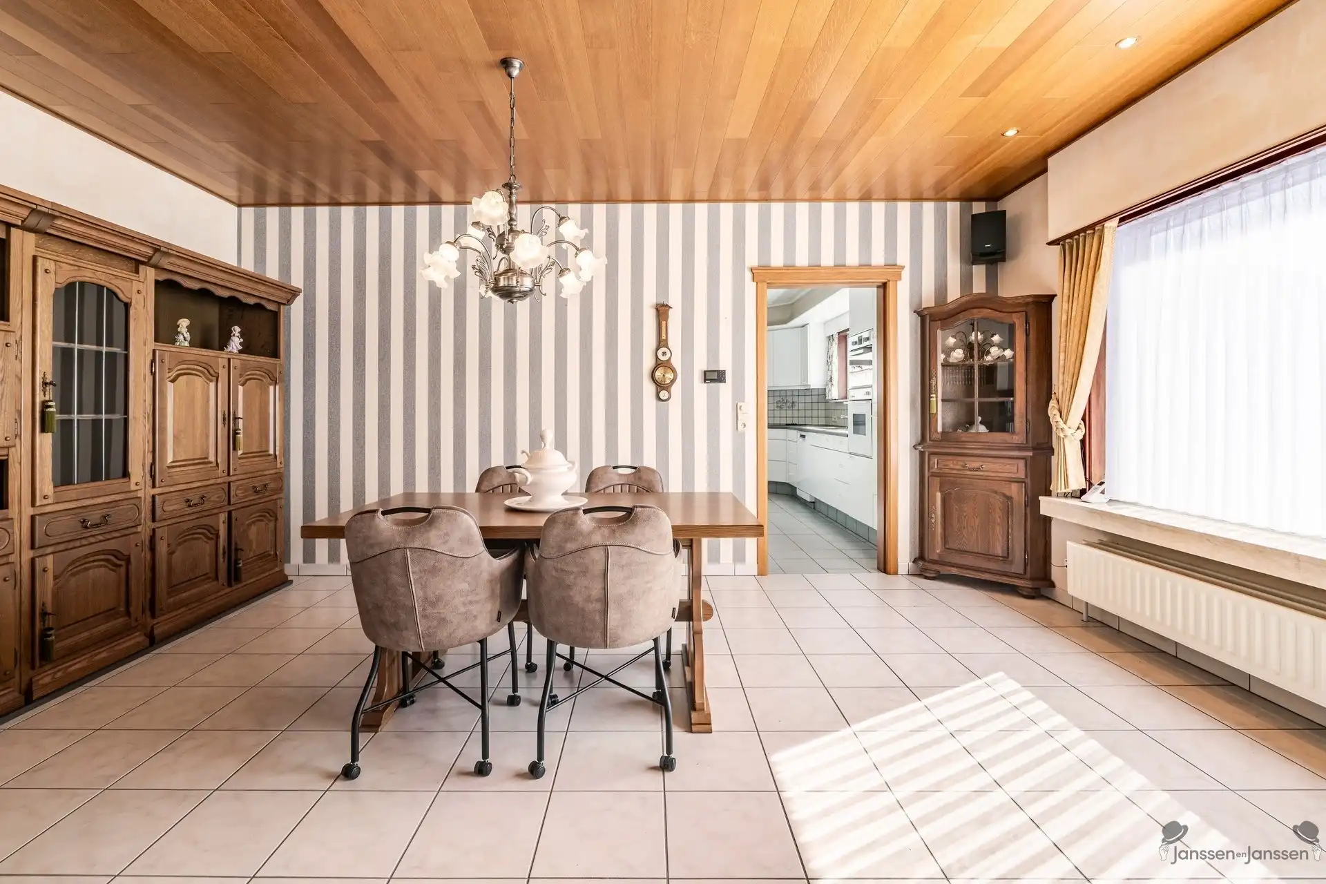 Ruime gezinswoning met extra werkplaats/atelier foto 6