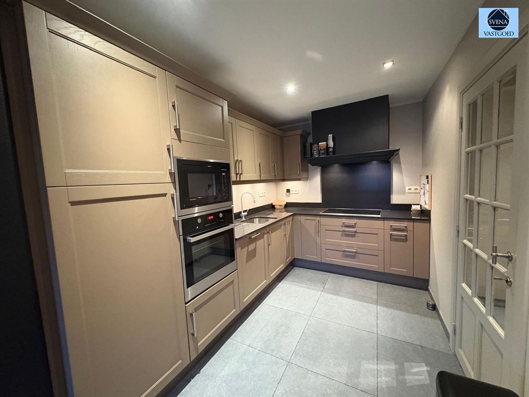 ZEER GEZELLIGE WONING MET GROTE TUIN TE LESSEN foto 3