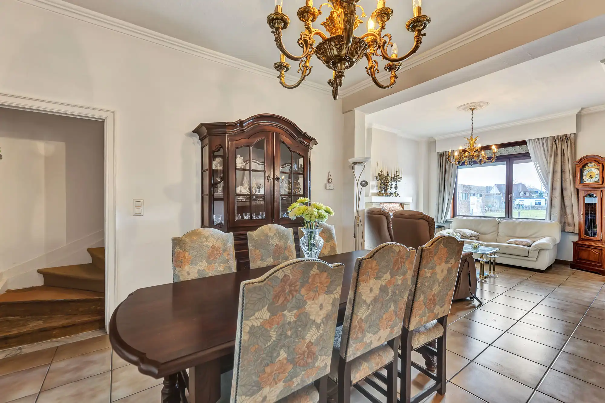 Goed onderhouden woning met garage foto 2