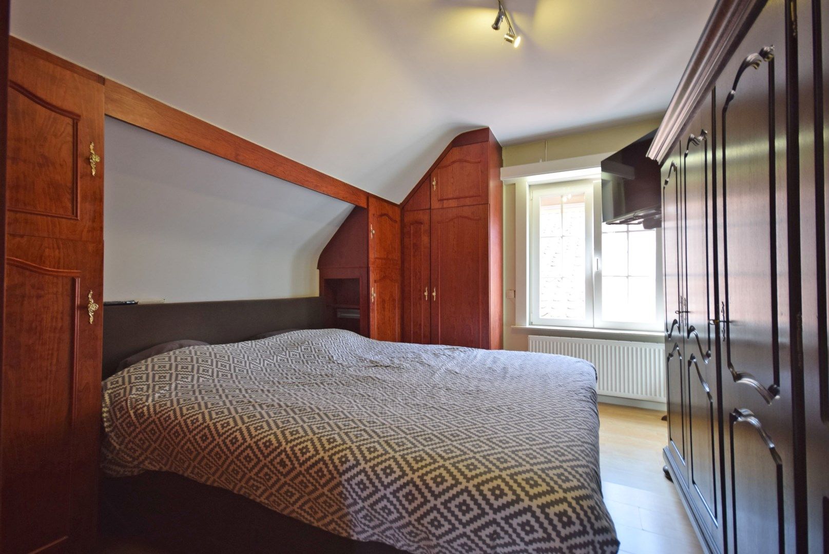 KLASSIEKE VILLA MET HANDELSRUIMTE IN LEDEGEM  foto 8