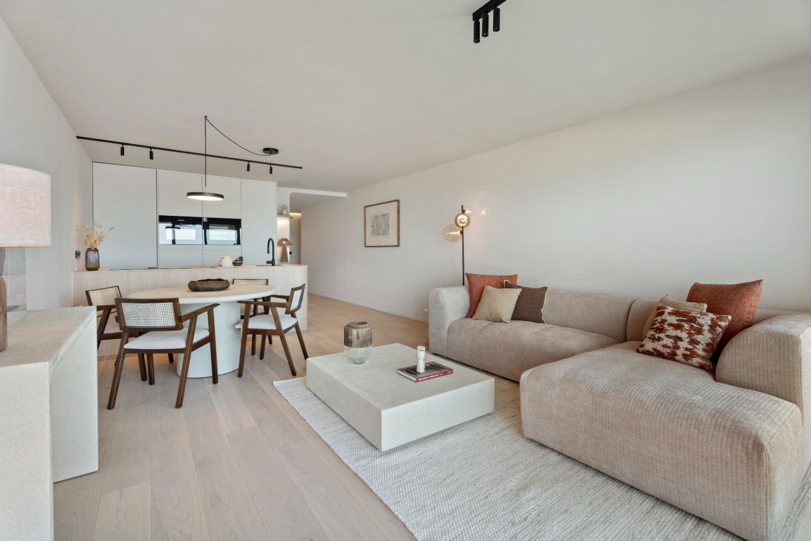 Exclusief gerenoveerd appartement met twee terrassen en zeezicht te Nieuwpoort foto 5