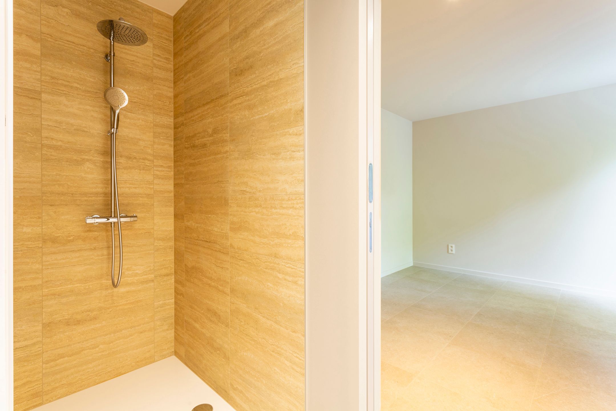 high end nieuwbouw luxevilla in rustige, residentiële wijk foto 23