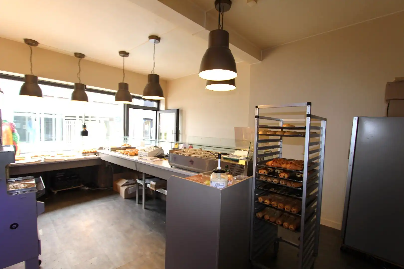 HANDELSPAND - TOP GELEGEN IN HET CENTRUM foto 5