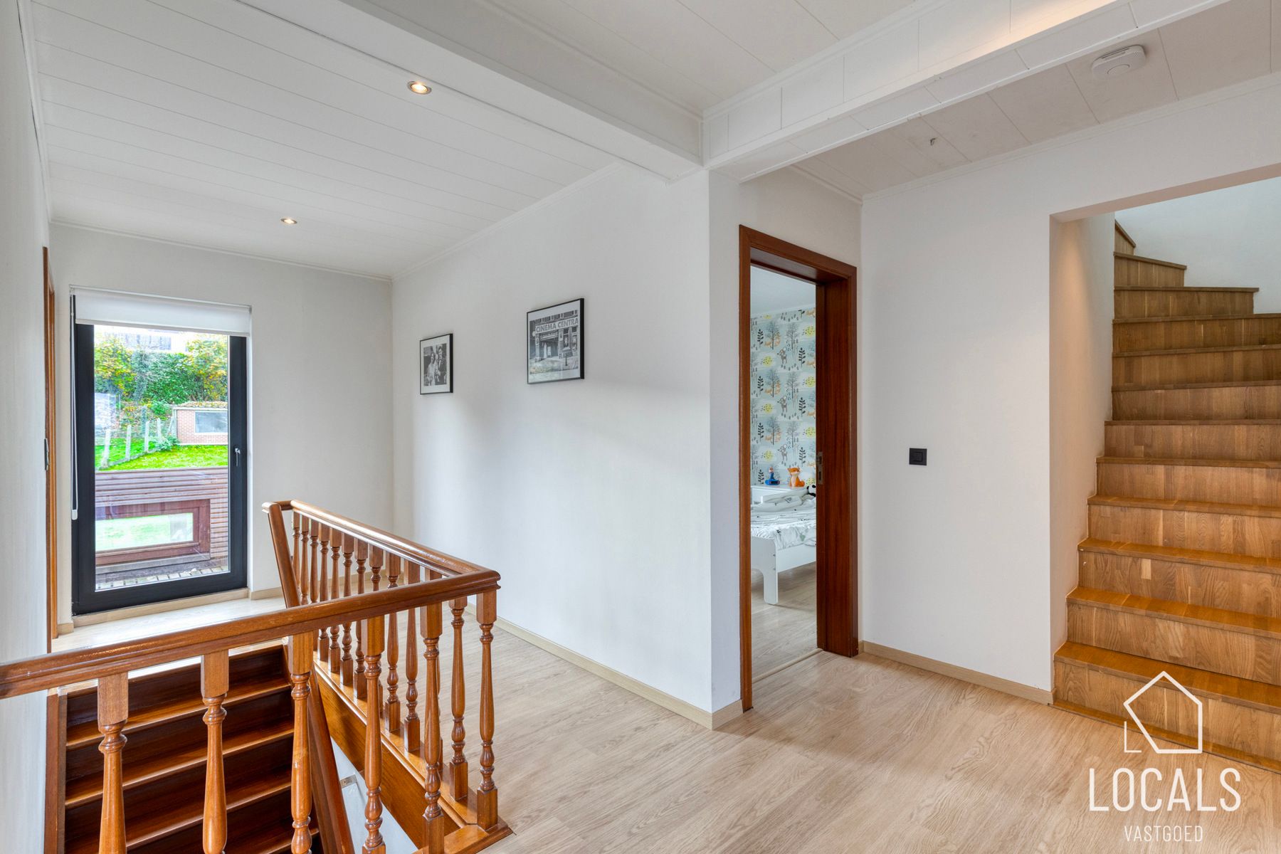 Halfopen bebouwing in het pitoreske Pollare foto 8