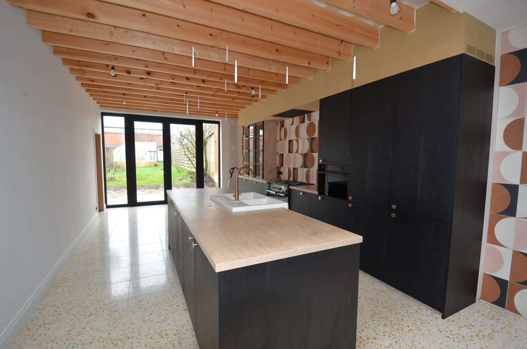 Ruime karaktervolle rijwoning foto 12