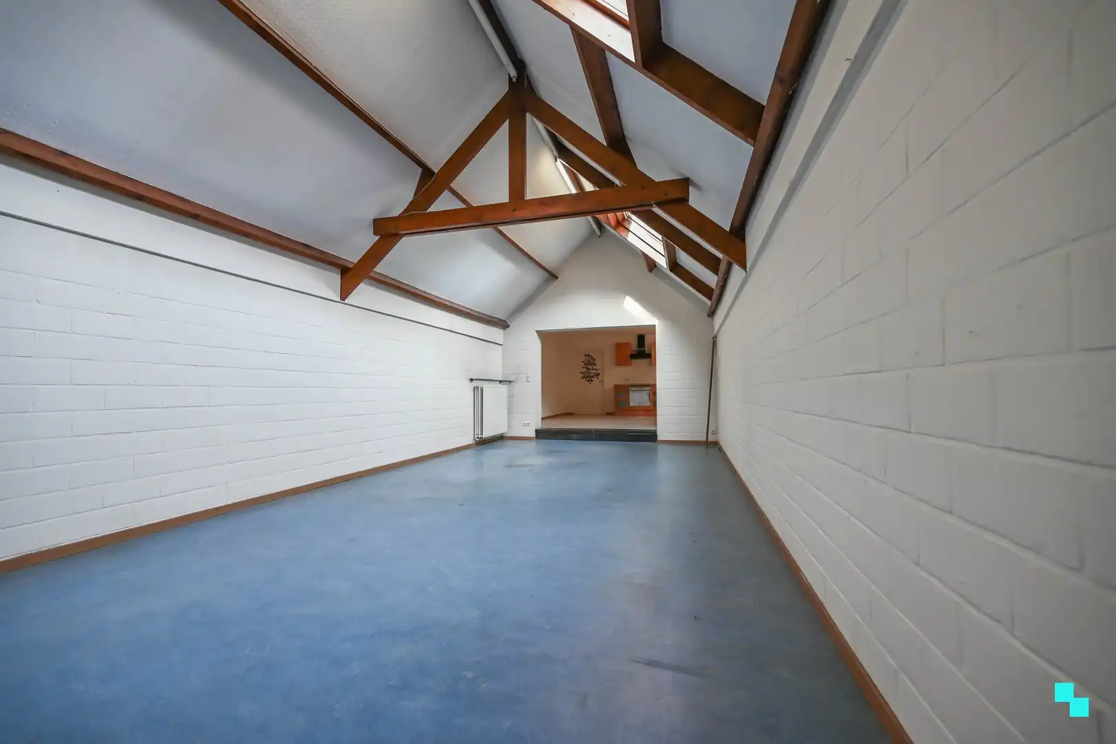 Opbrengsteigendom met winkelruimte én ruime garage in centrum Izegem foto 4