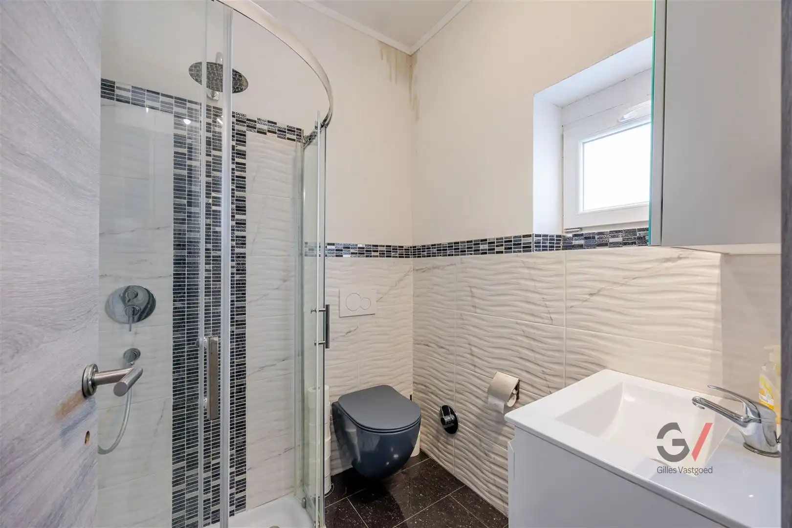 Instapklare gerenoveerde woning gelegen in Steenokkerzeel foto 4