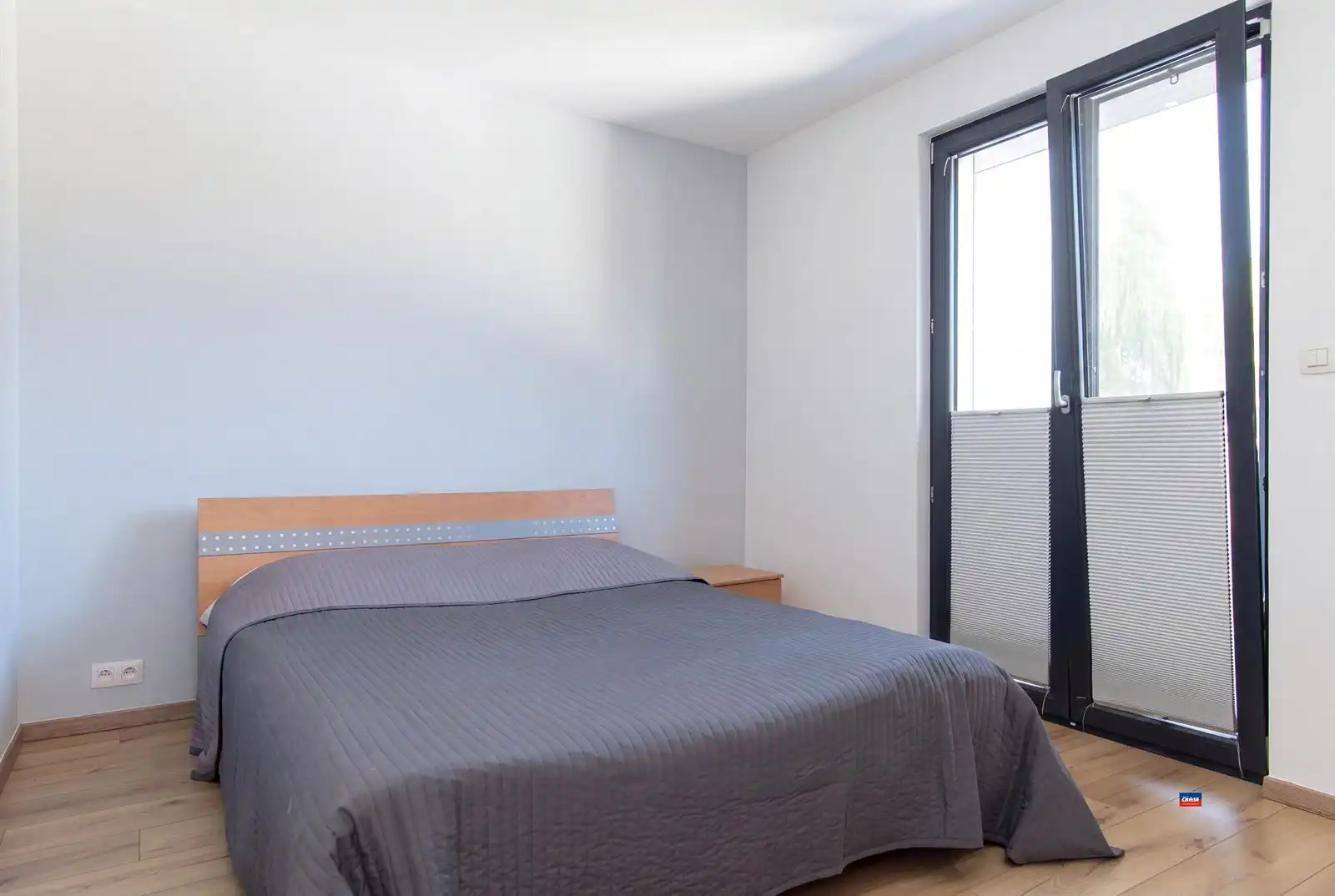 Gerenoveerde woning met terras, drie slaapkamers en garage foto 18