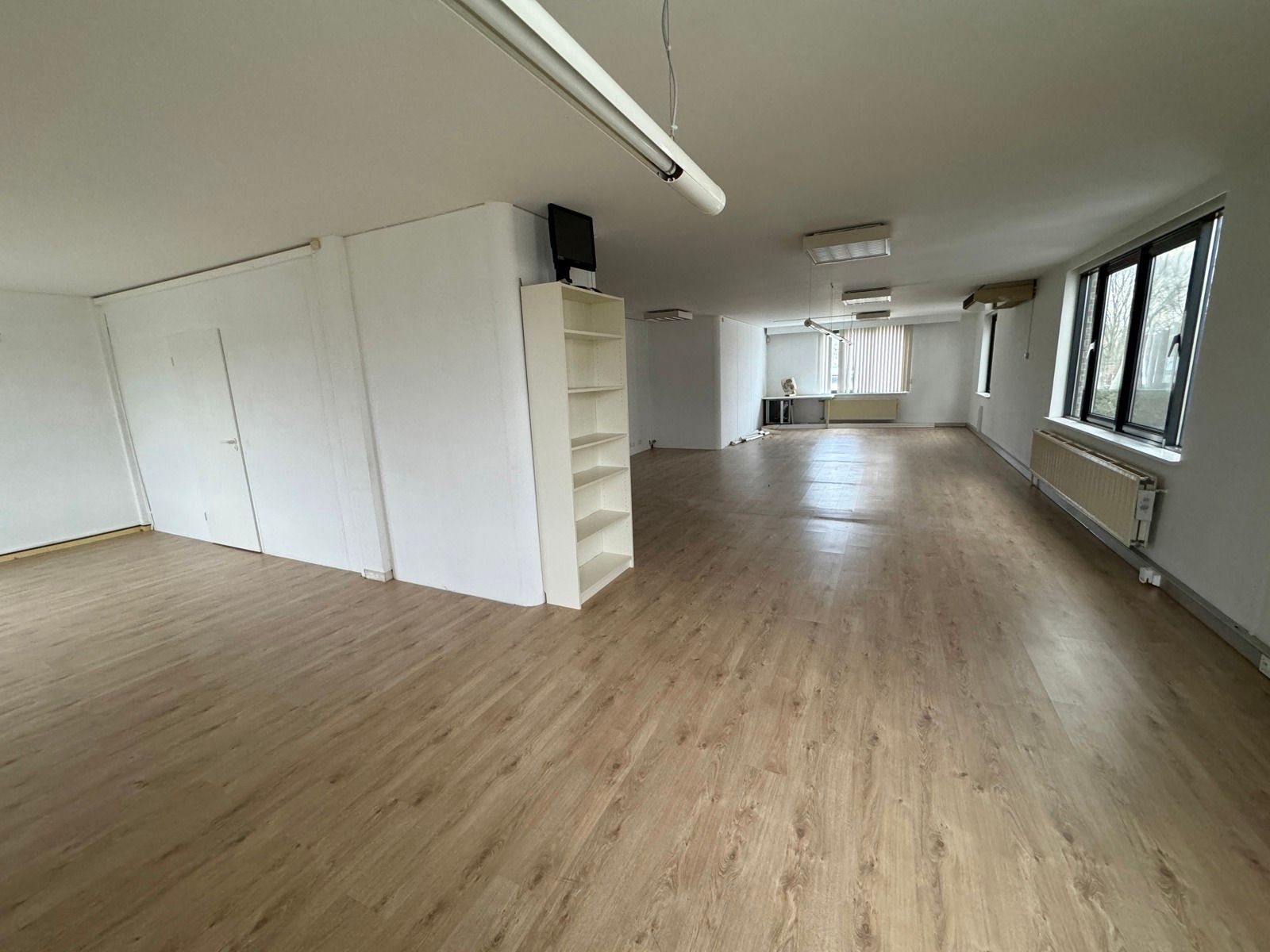 Kantoor 3de verdiep op Bisschoppenhoflaan + parking foto 6