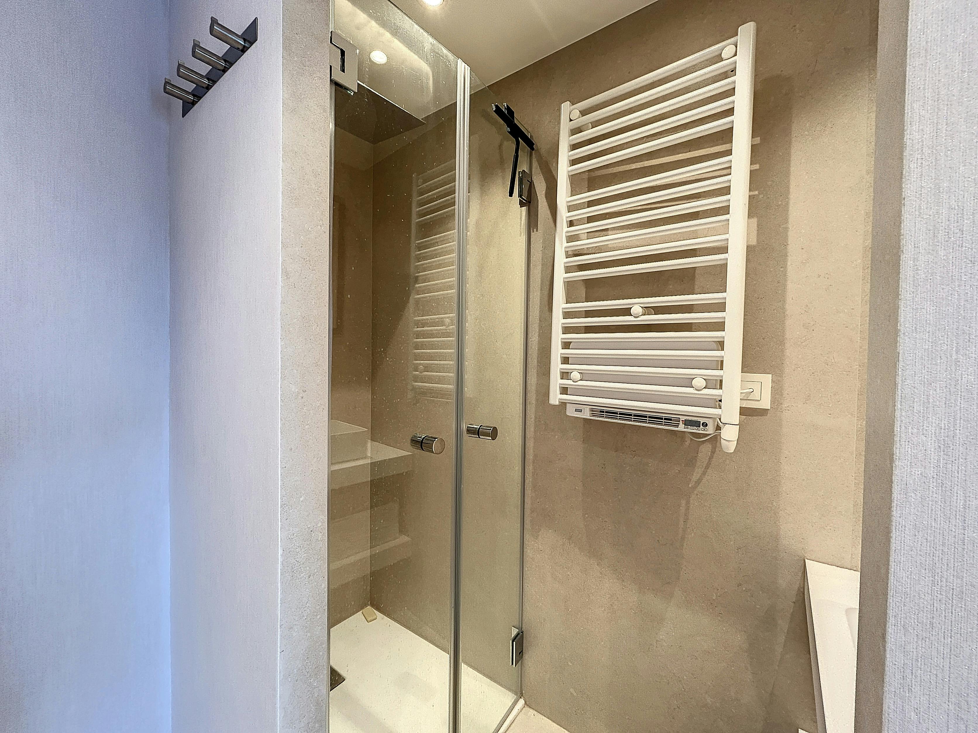 Luxueus twee slaapkamer appartement te koop in Knokke foto 11