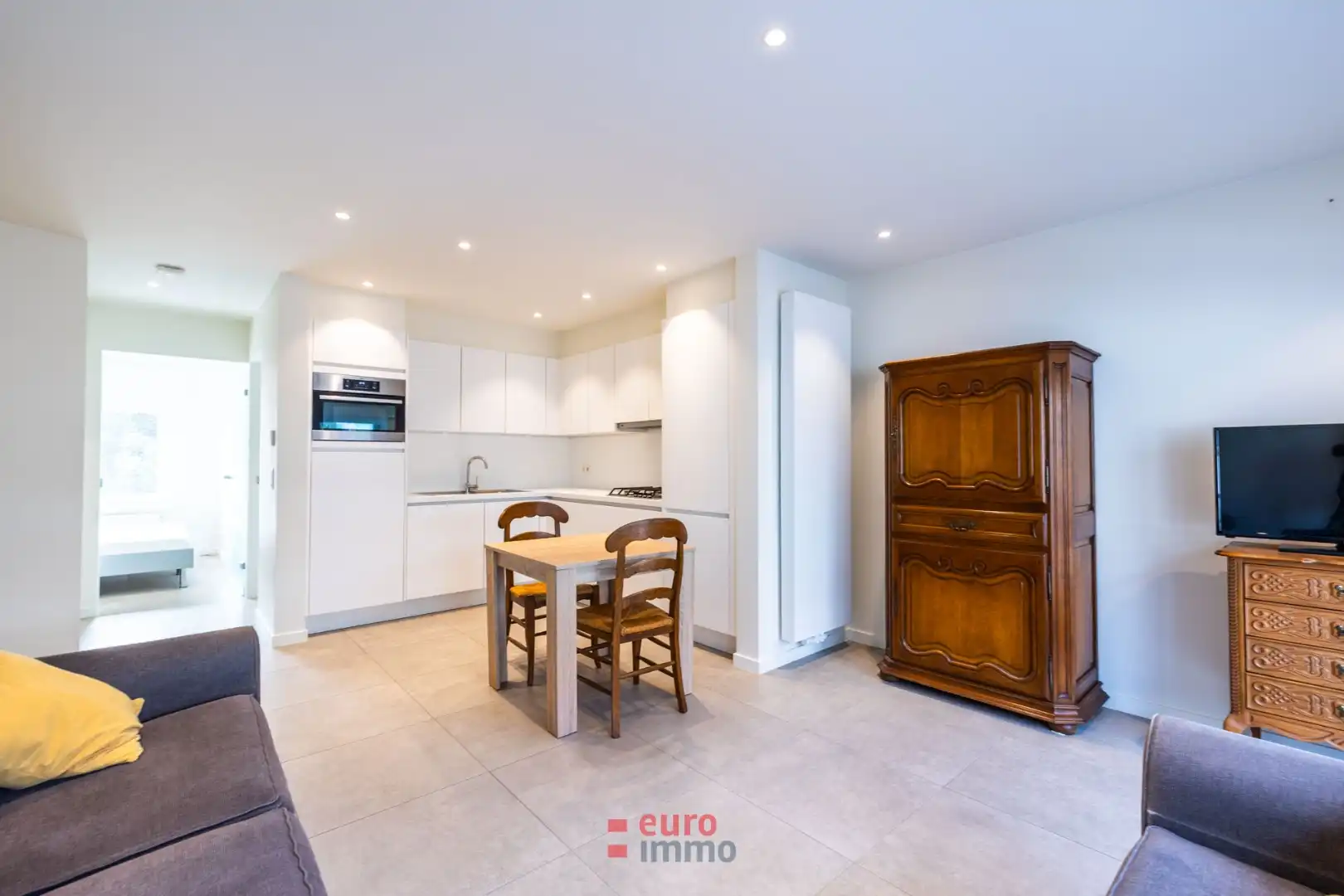 Compleet gerenoveerd appartement met 2 slaapkamers. foto 4