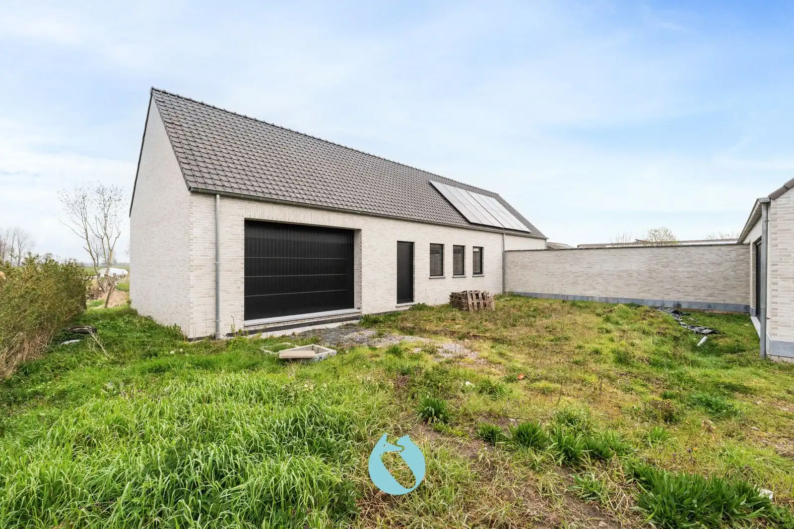 Casco halfopen woning met bijgebouw (100m²) op landelijke locatie foto 5