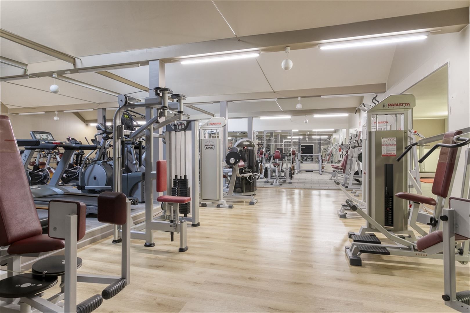 Commercieel gebouw met woonst foto 10