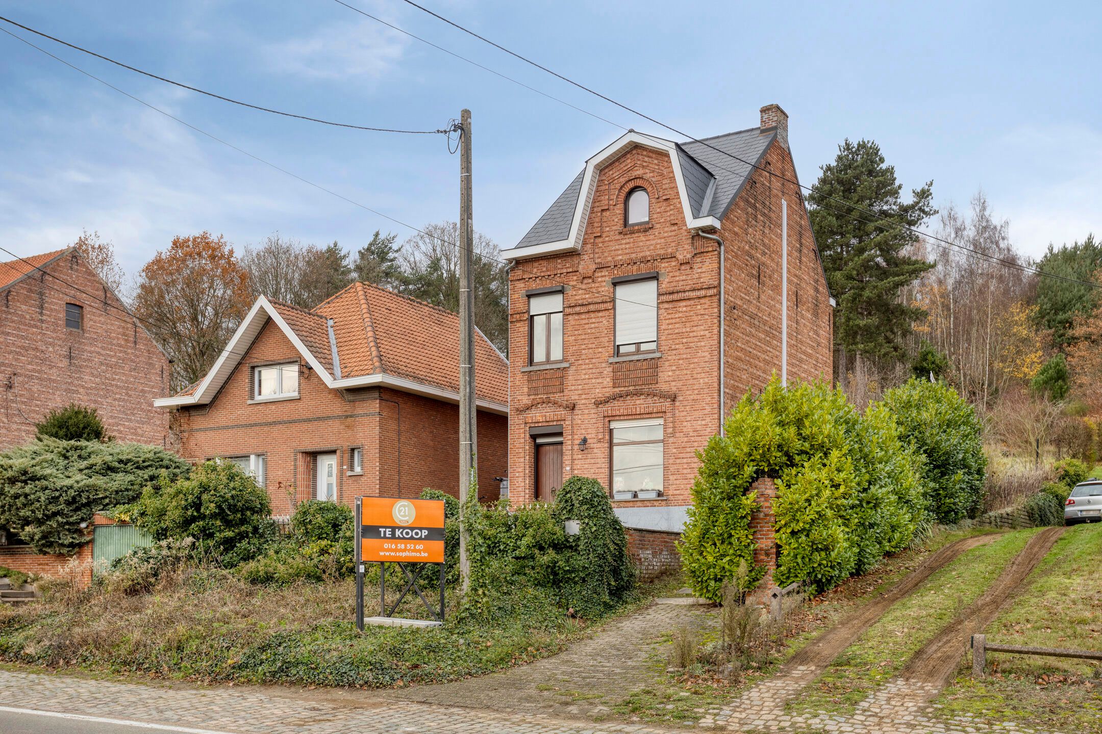 Authentieke woning met 5 slaapkamers op een ruim perceel foto {{pictureIndex}}