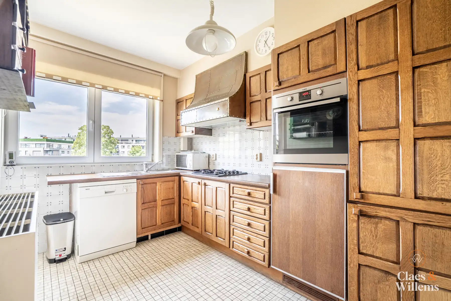 Ruime bel-etagewoning nabij centrum Halle foto 6