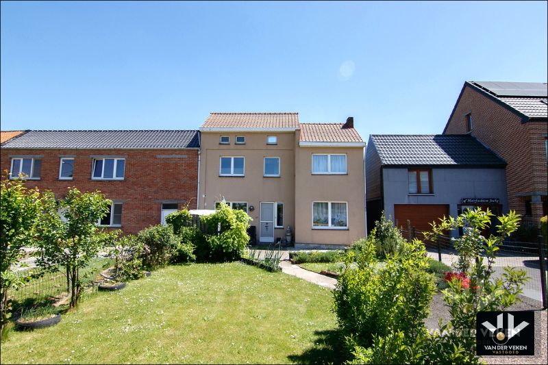 RUIME, GOED ONDERHOUDEN WONING MET 3 SLPK NABIJ TONGEREN-CENTRUM foto 33